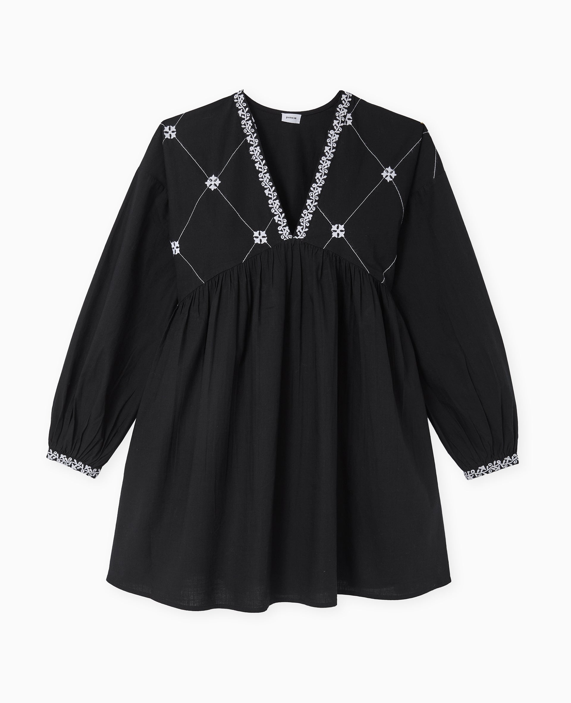 Robe brodée manches longues
