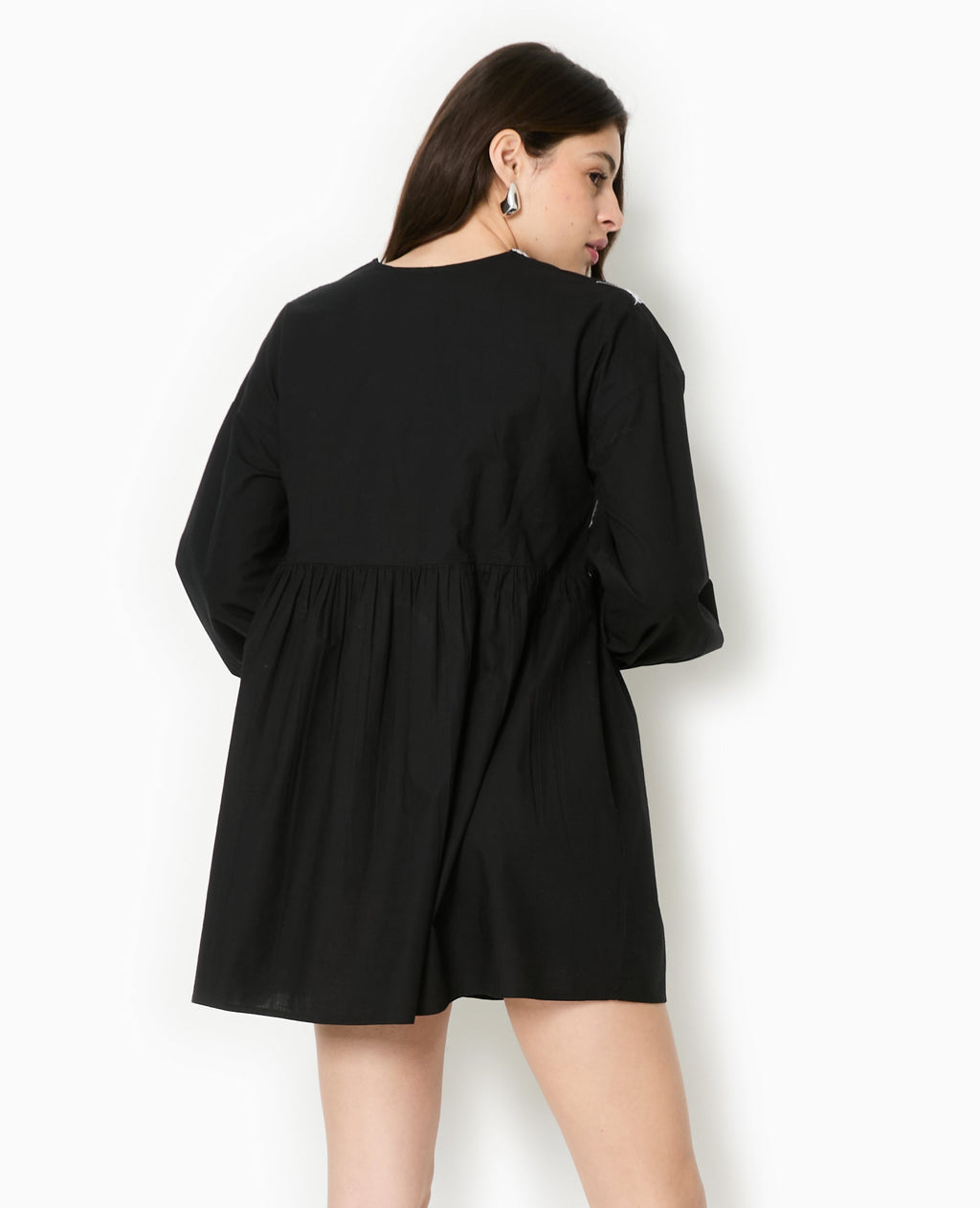 Robe brodée manches longues