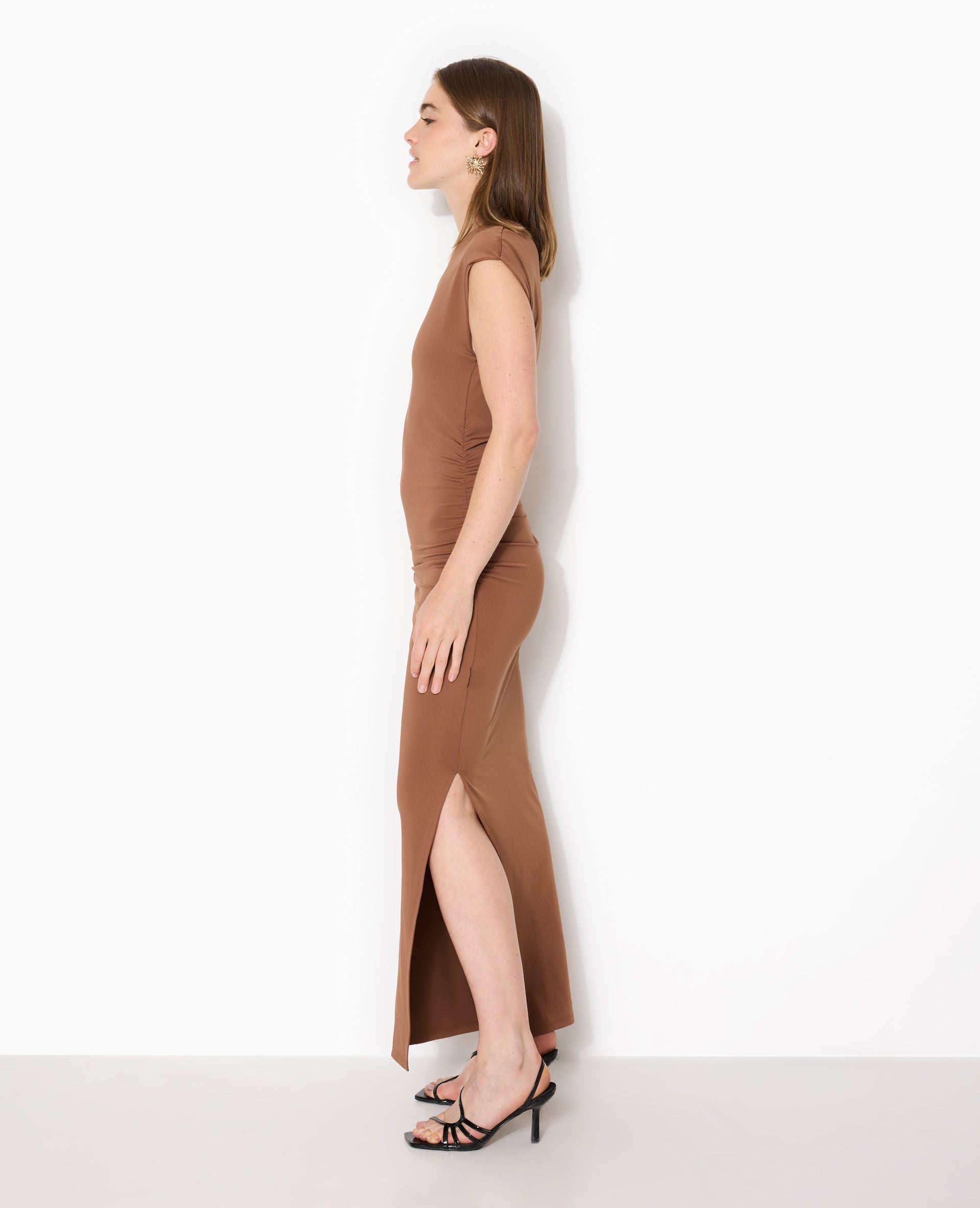 Robe longue sans manches avec fronces