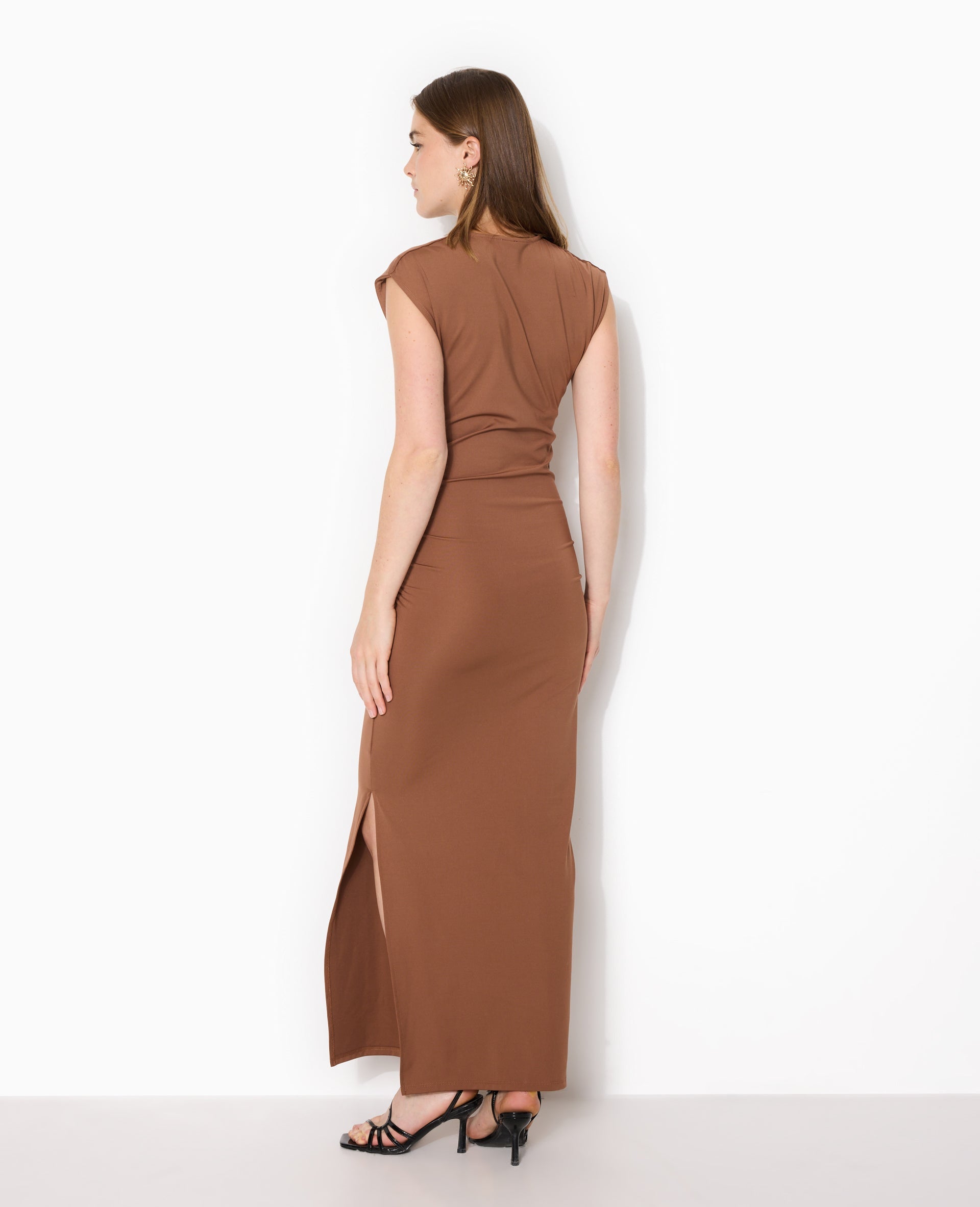 Robe longue sans manches avec fronces