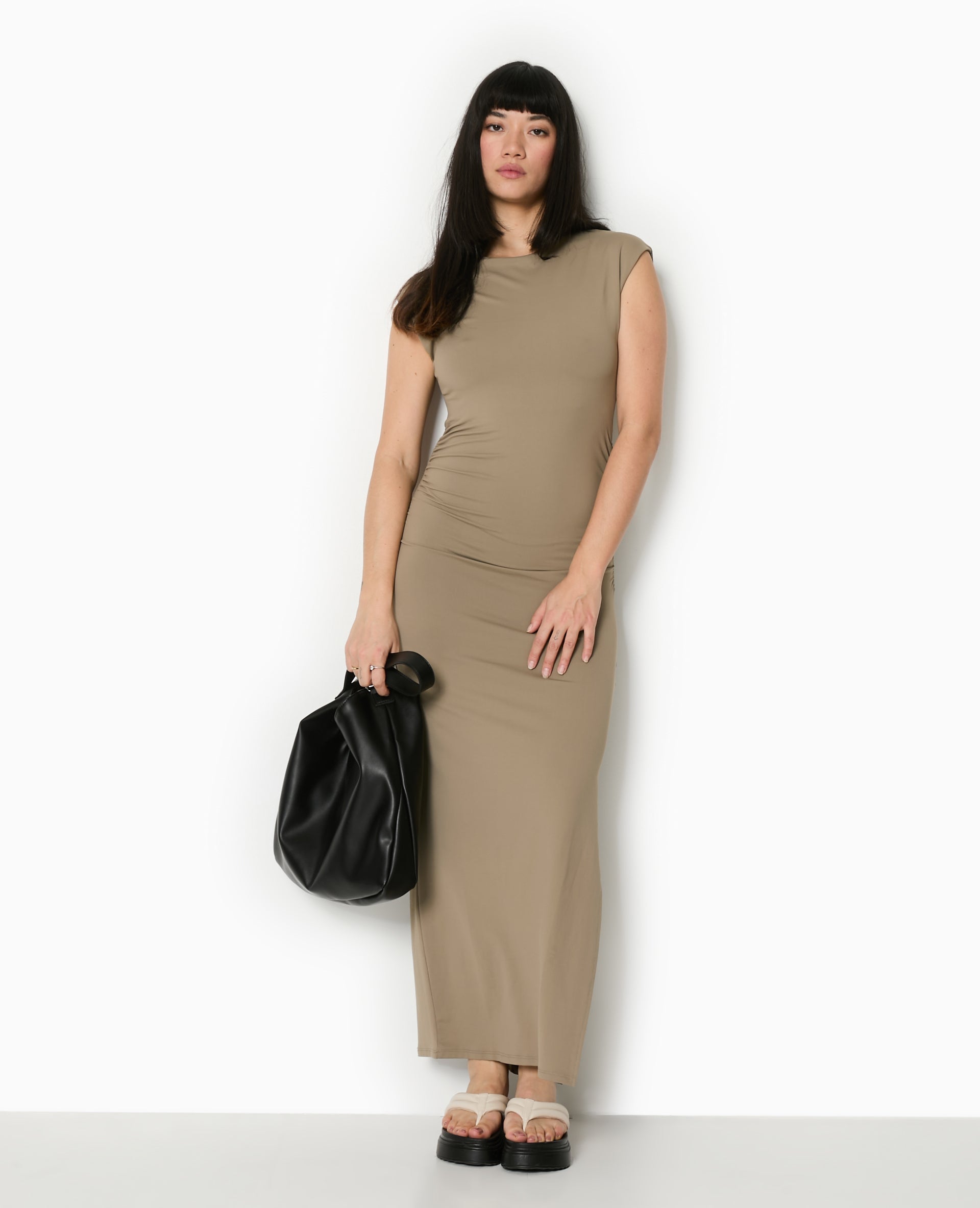 Robe longue sans manches avec fronces