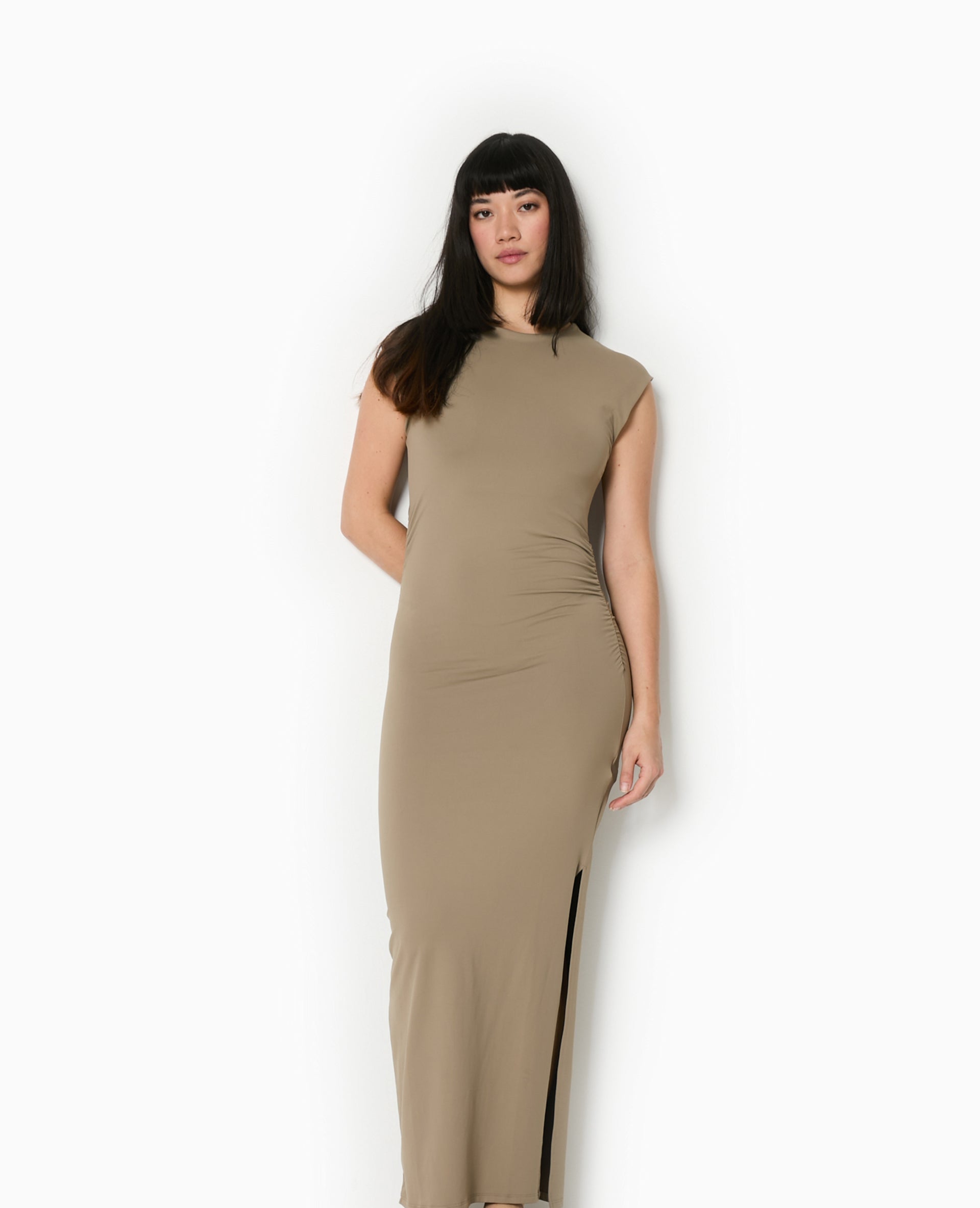 Robe longue sans manches avec fronces