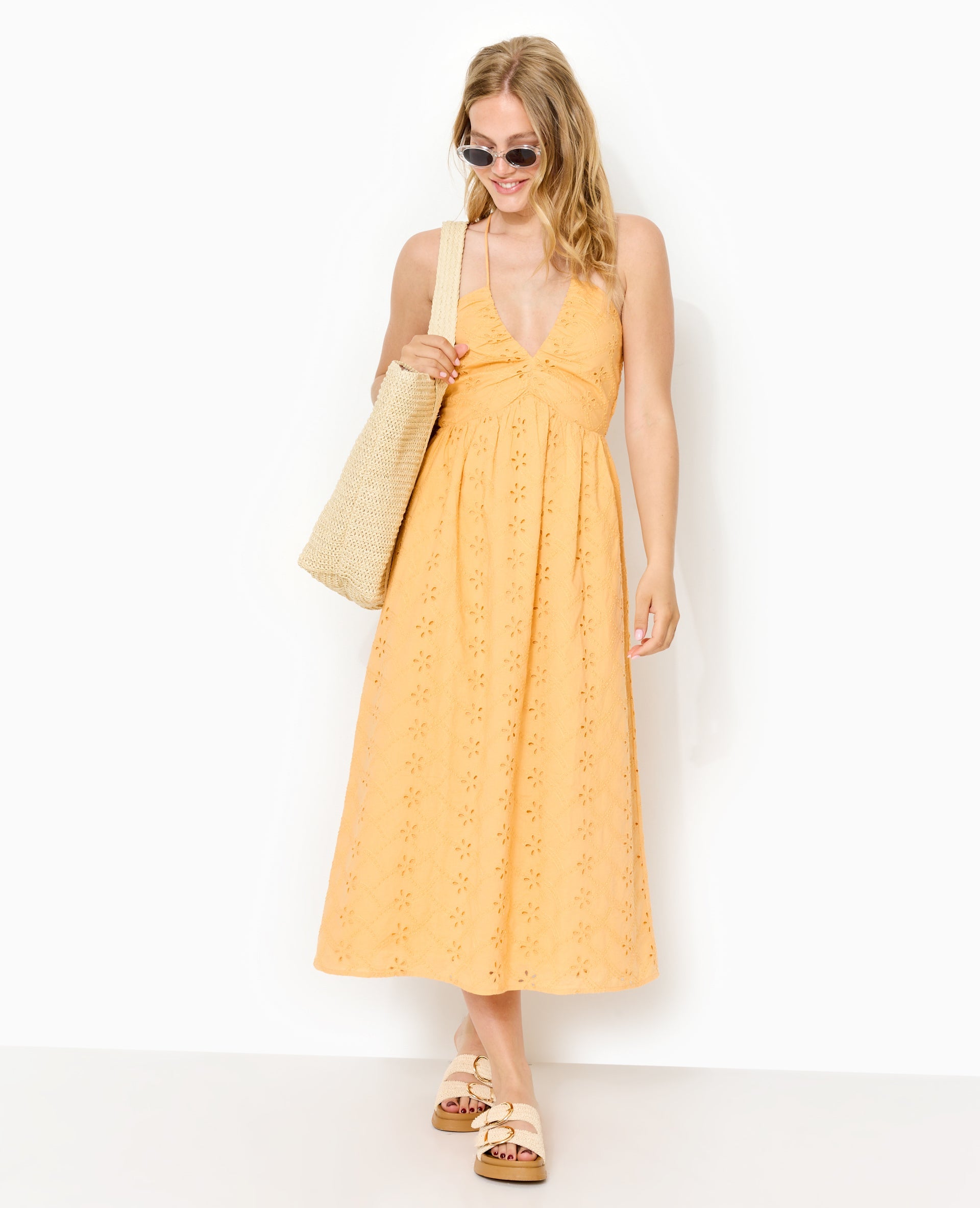 Robe longue en broderie anglaise bretelles croisées