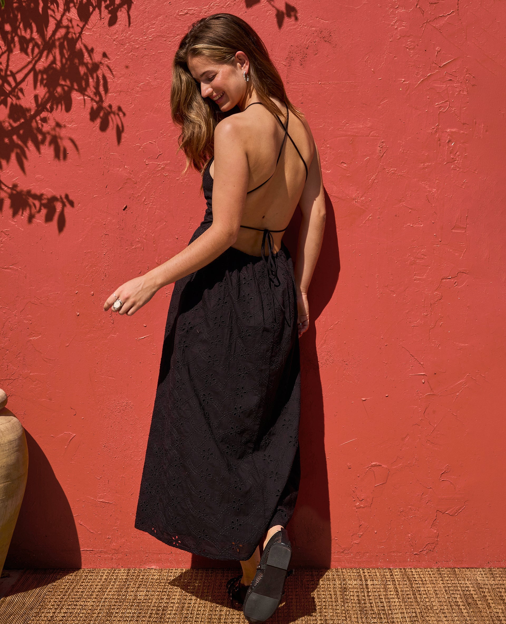 Robe longue en broderie anglaise bretelles croisées
