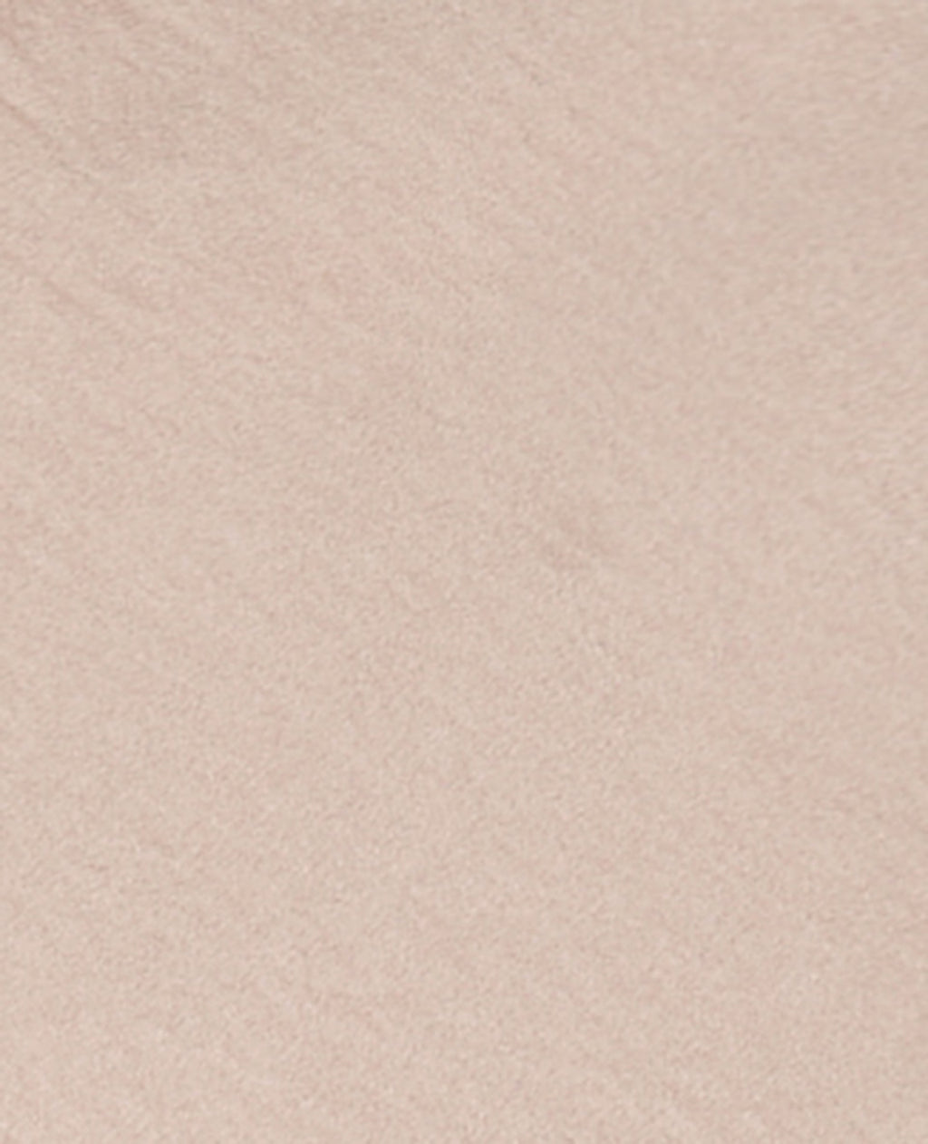 Robe courte en tissu satiné col bénitier