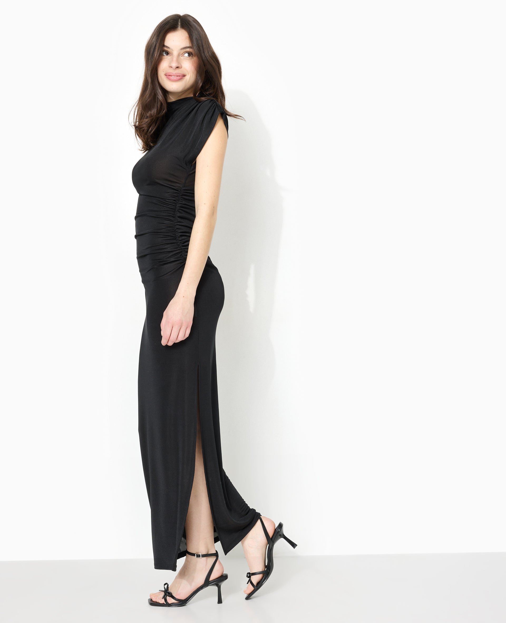 Robe longue en maille avec fronces et drapés