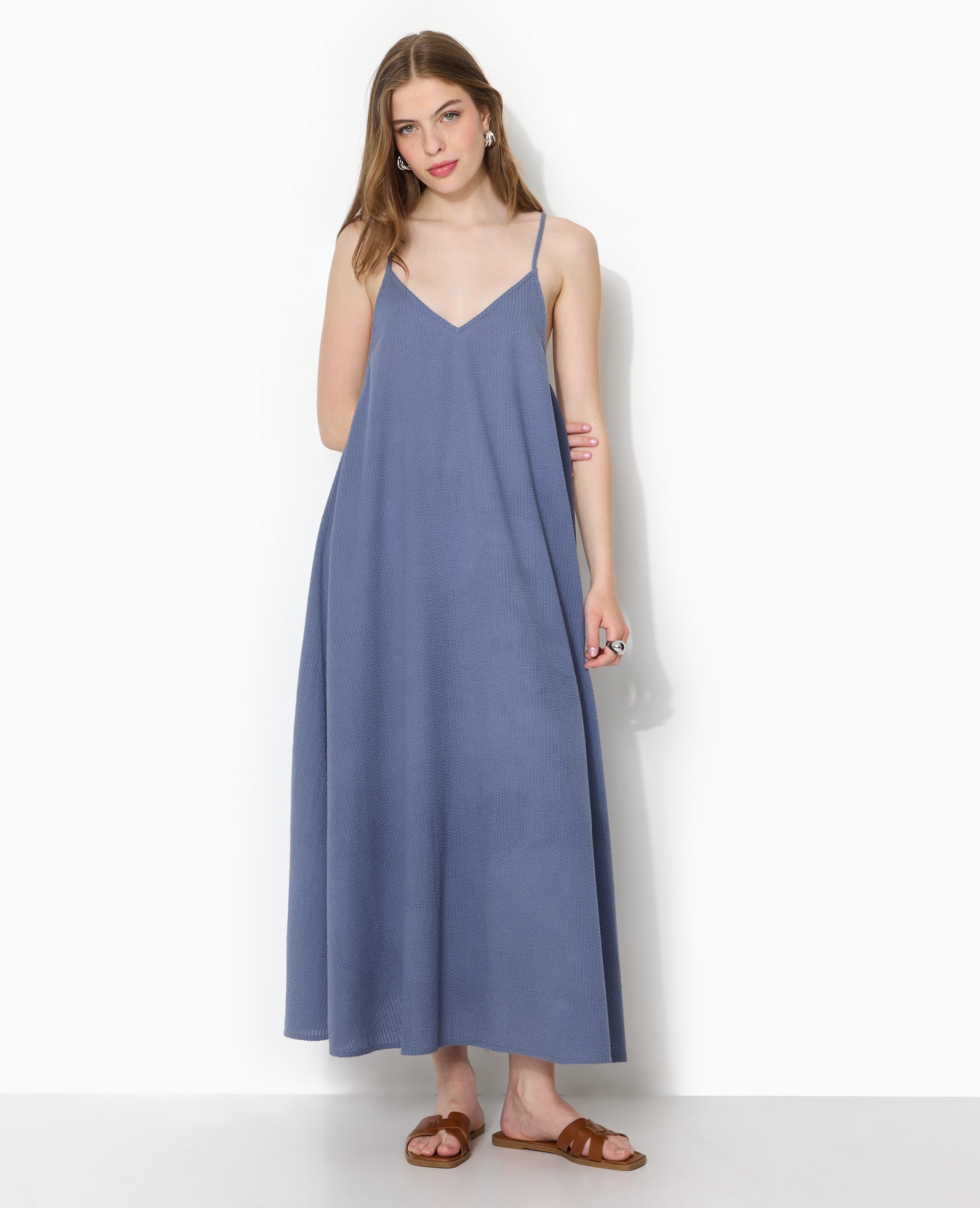 Robe longue en tissu gaufré et rayé