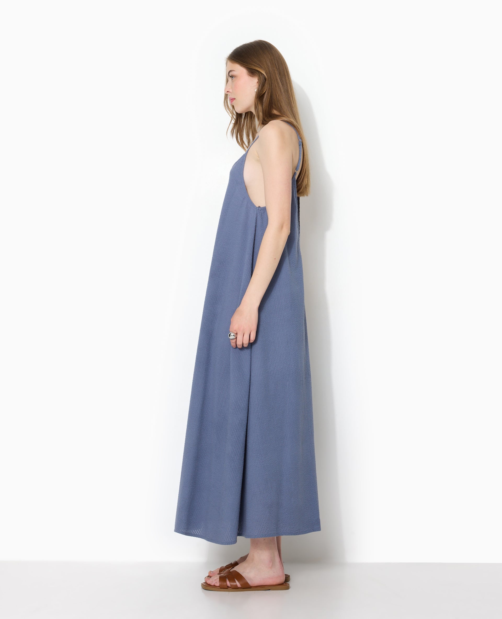 Robe longue en tissu gaufré et rayé