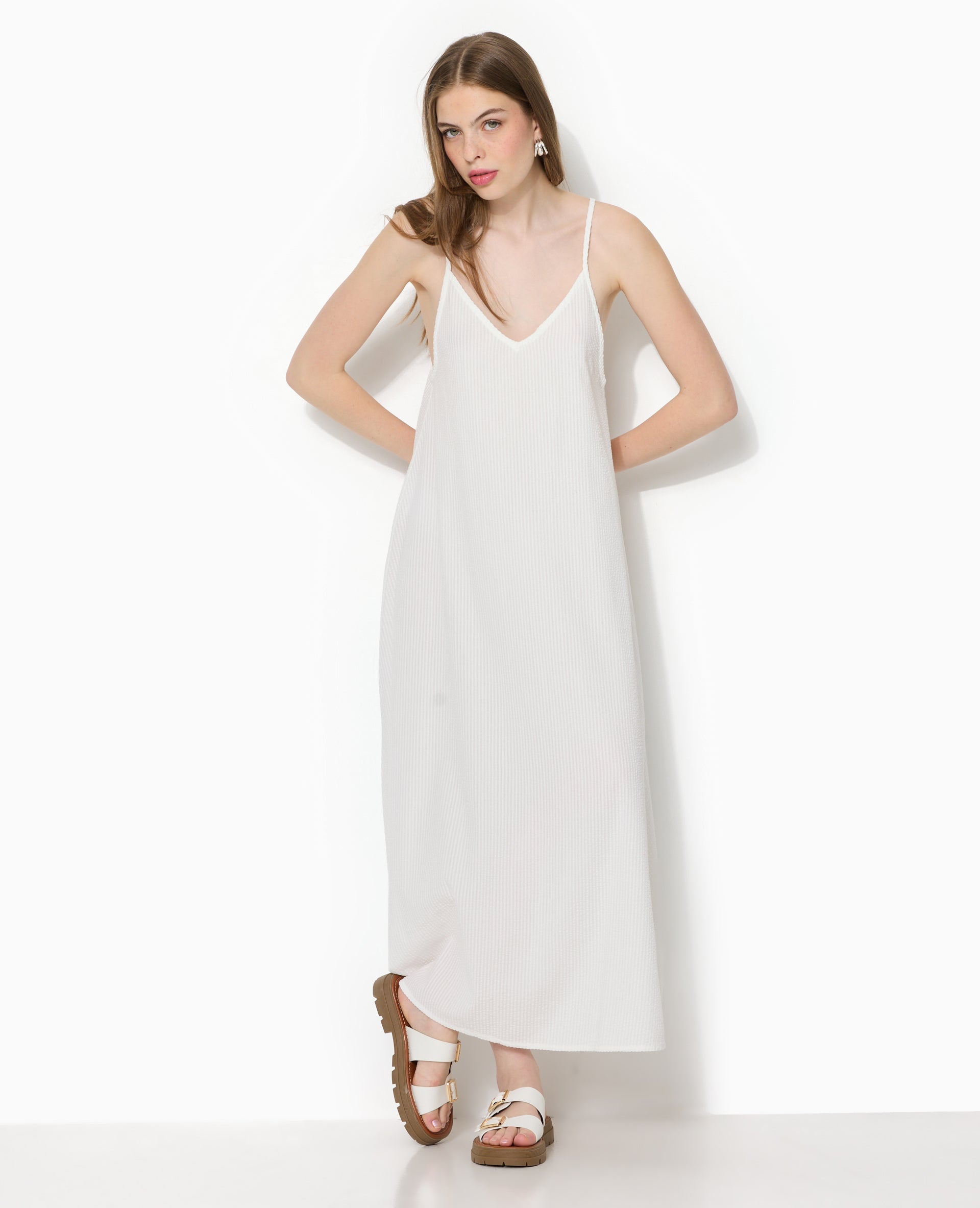 Robe longue en tissu gaufré et rayé