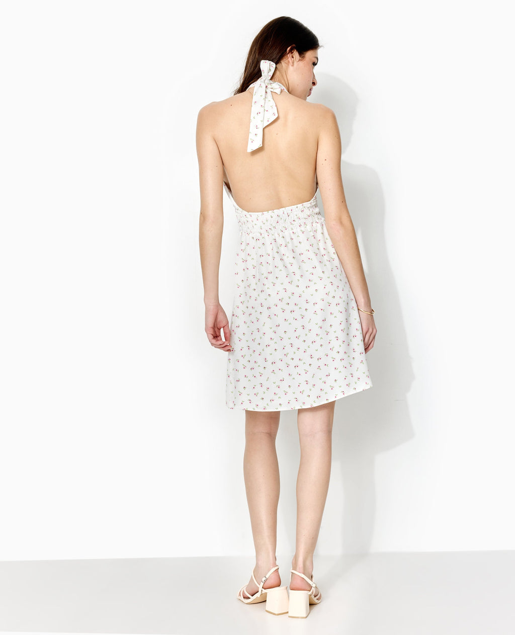 Robe dos-nu tissu satiné motif fleurs