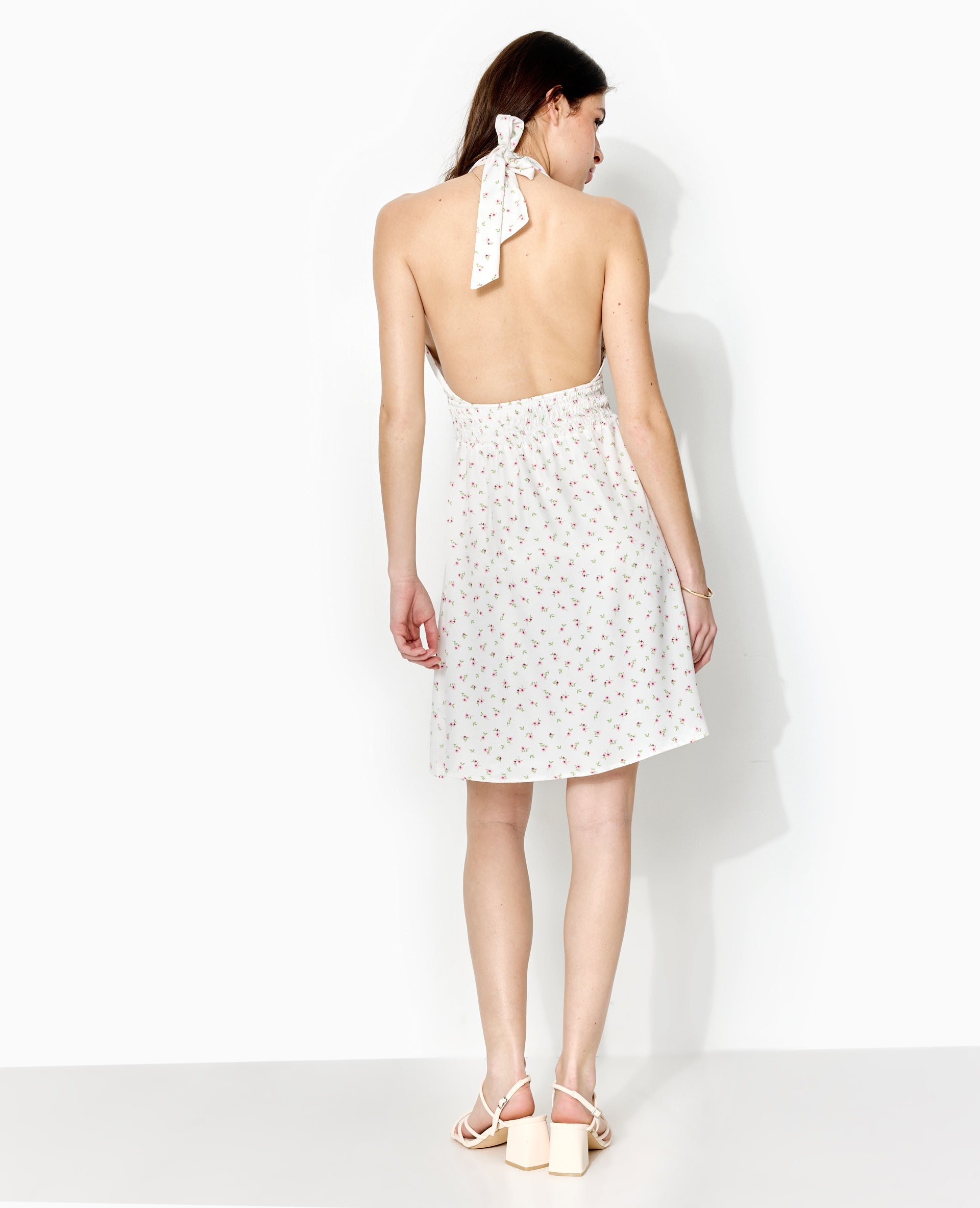 Robe dos-nu tissu satiné motif fleurs