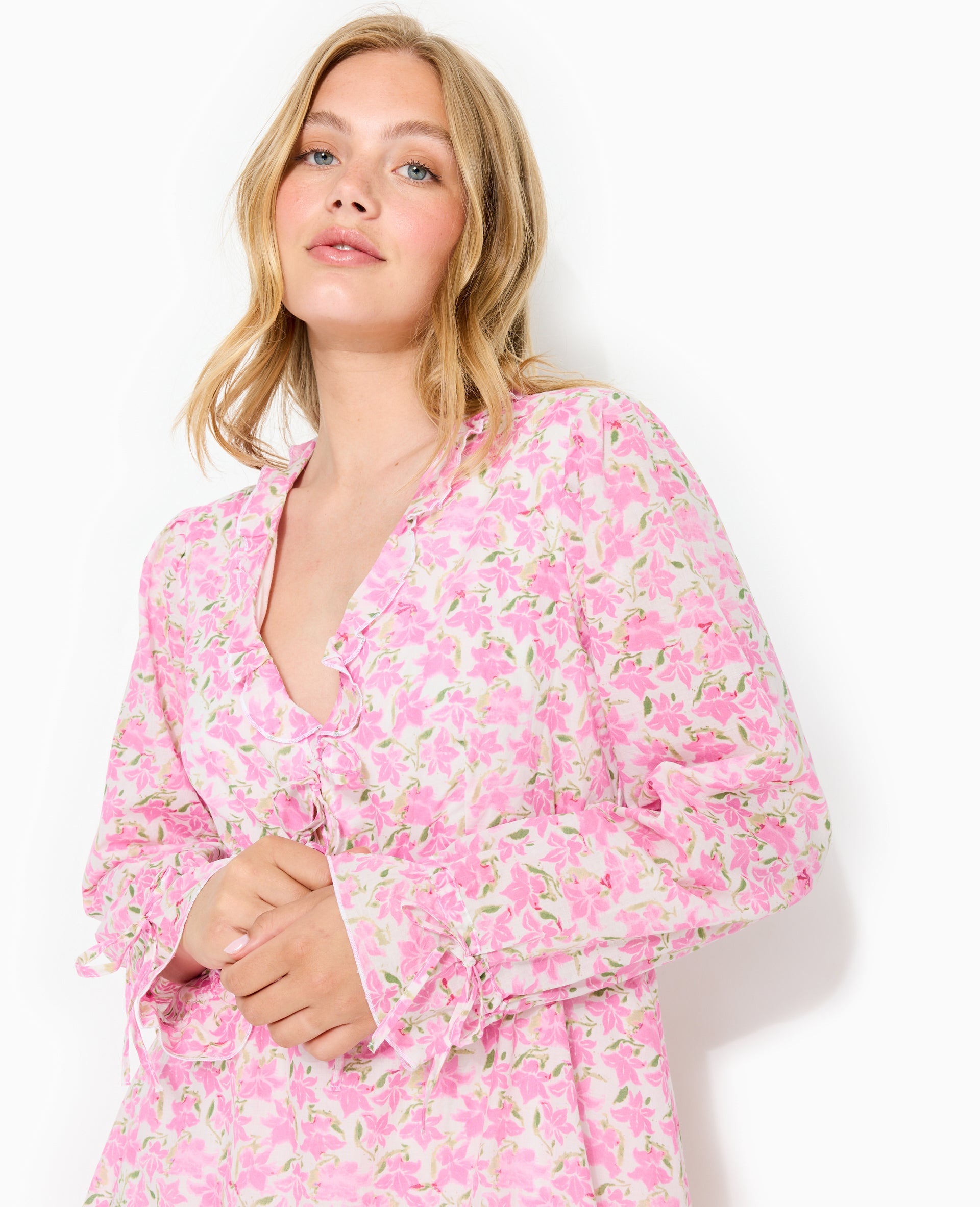 Robe courte avec volants motif fleurs