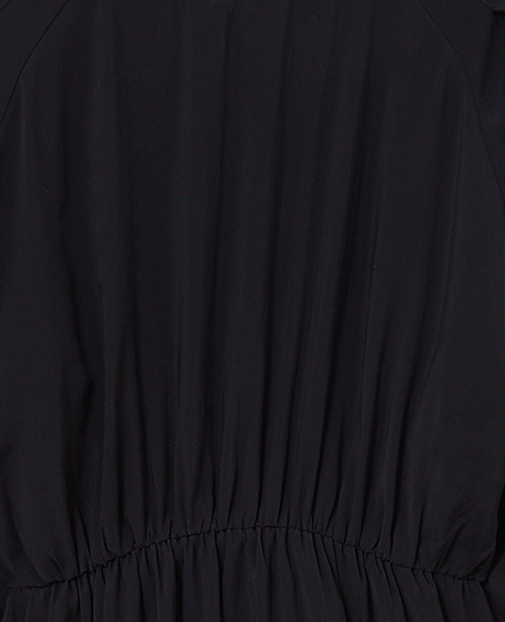 Robe courte avec taille élastiquée en tissu fluide