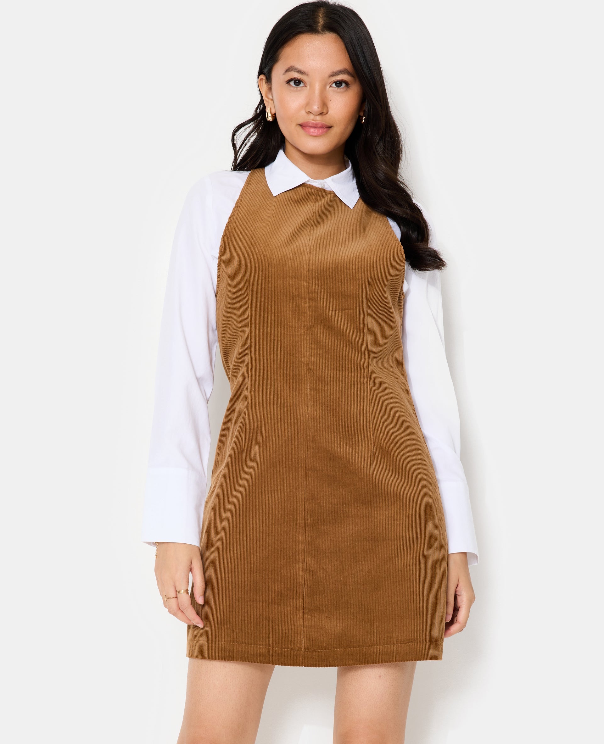 Robe courte larges emmanchures en velours côtelé