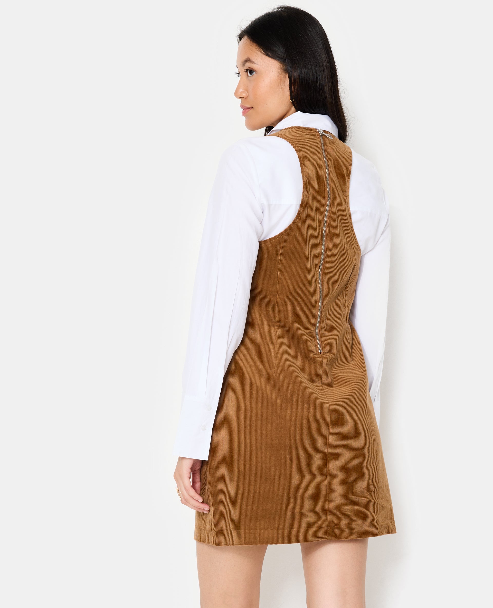 Robe courte larges emmanchures en velours côtelé