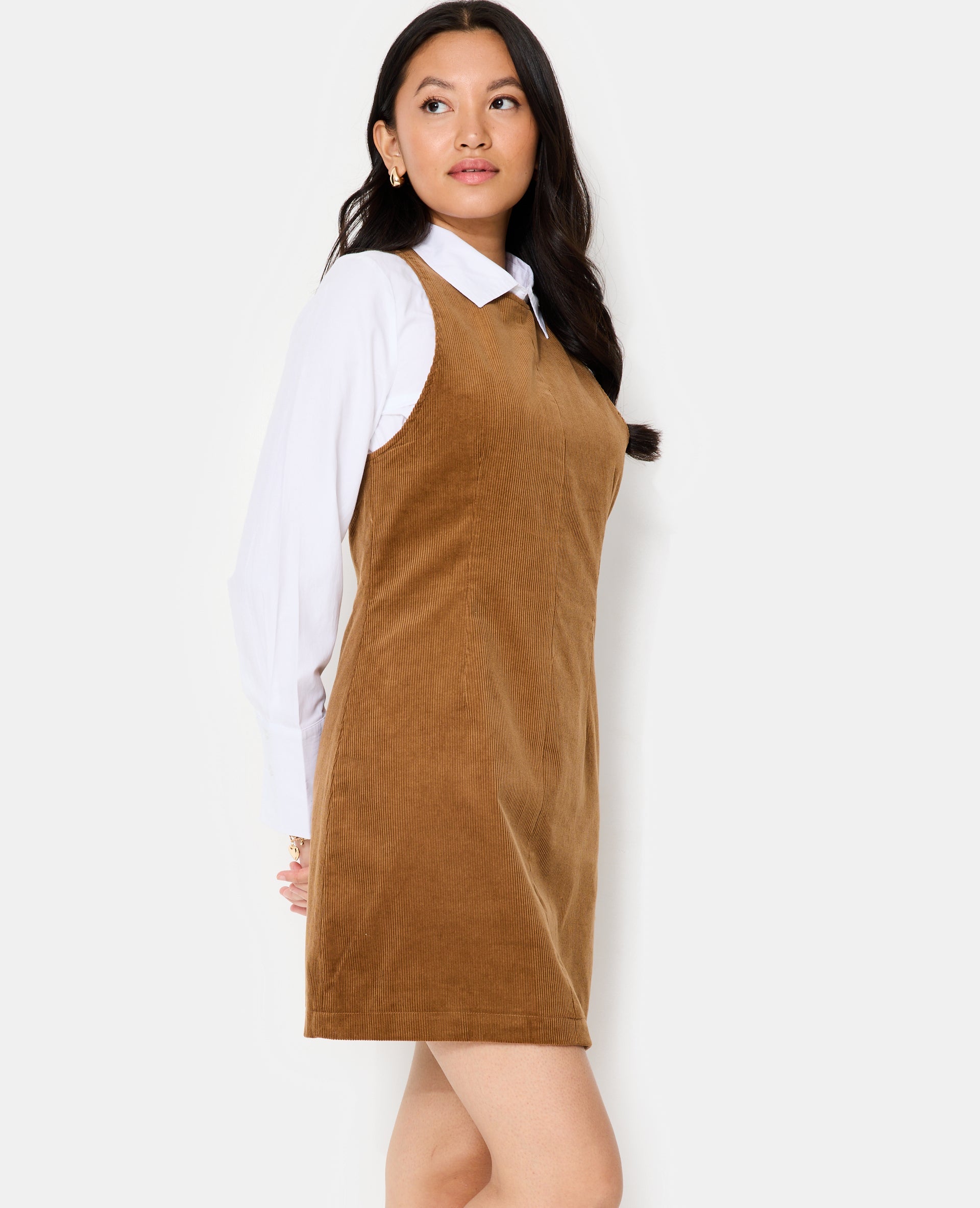Robe courte larges emmanchures en velours côtelé