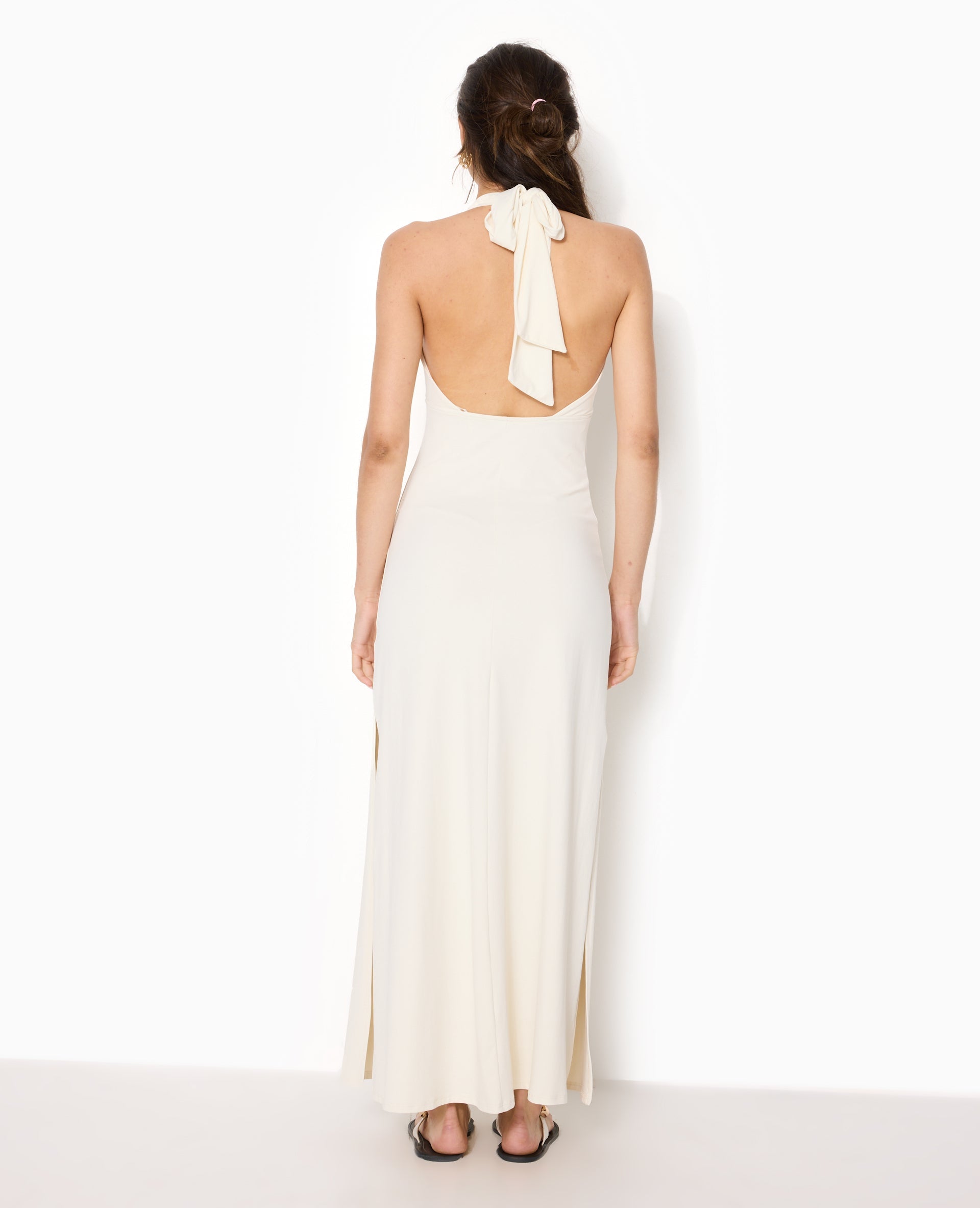 Robe longue dos-nu avec déco bijou fleur