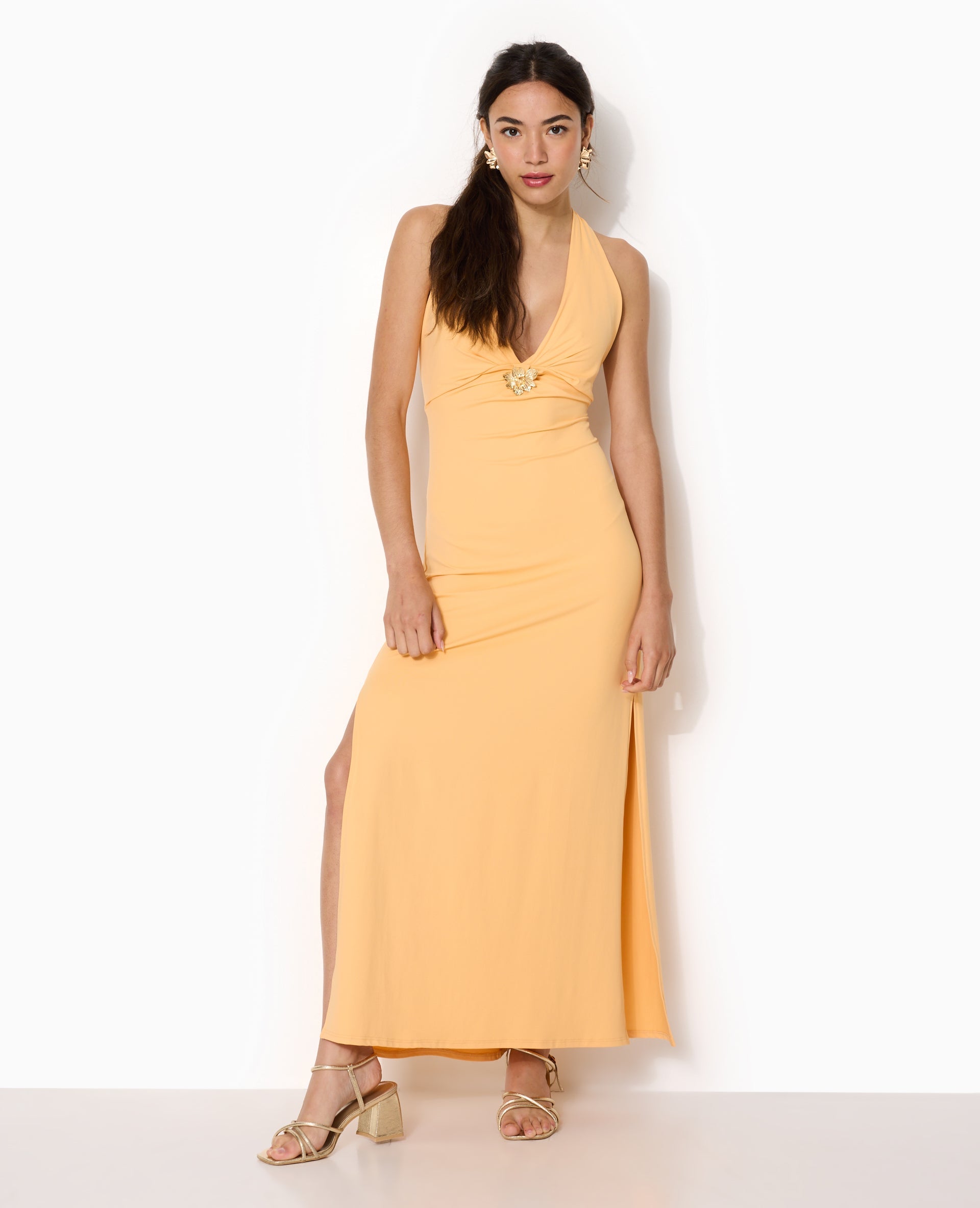 Robe longue dos-nu avec déco bijou fleur