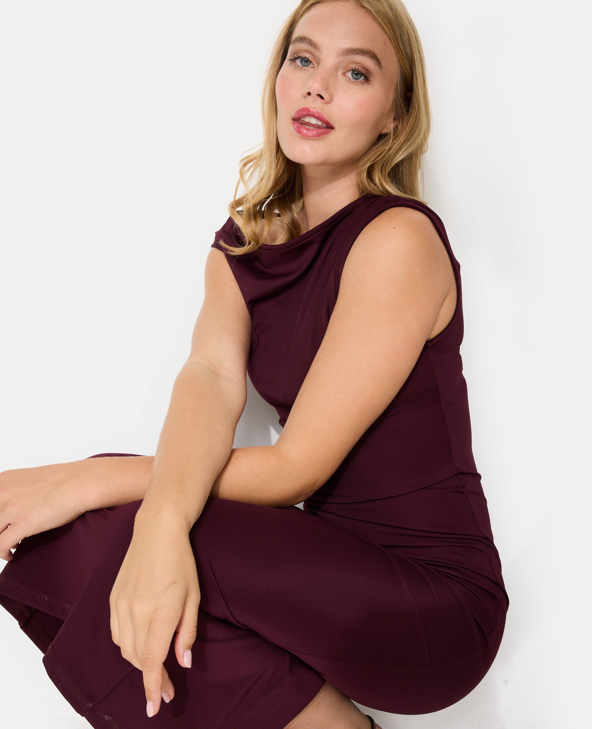 Robe longue en maille stretch avec fronces