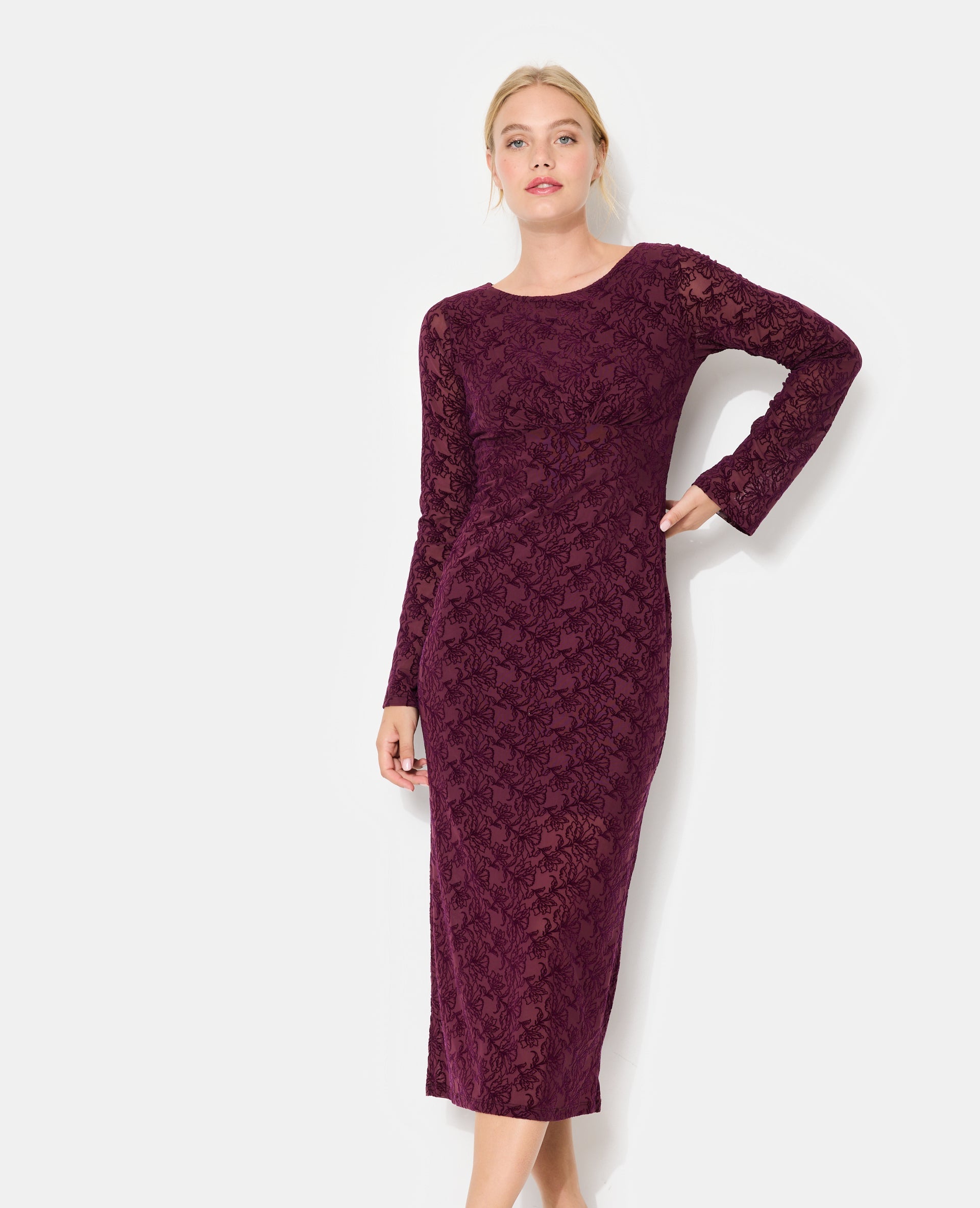 Robe longue en résille avec motifs fleurs en velours