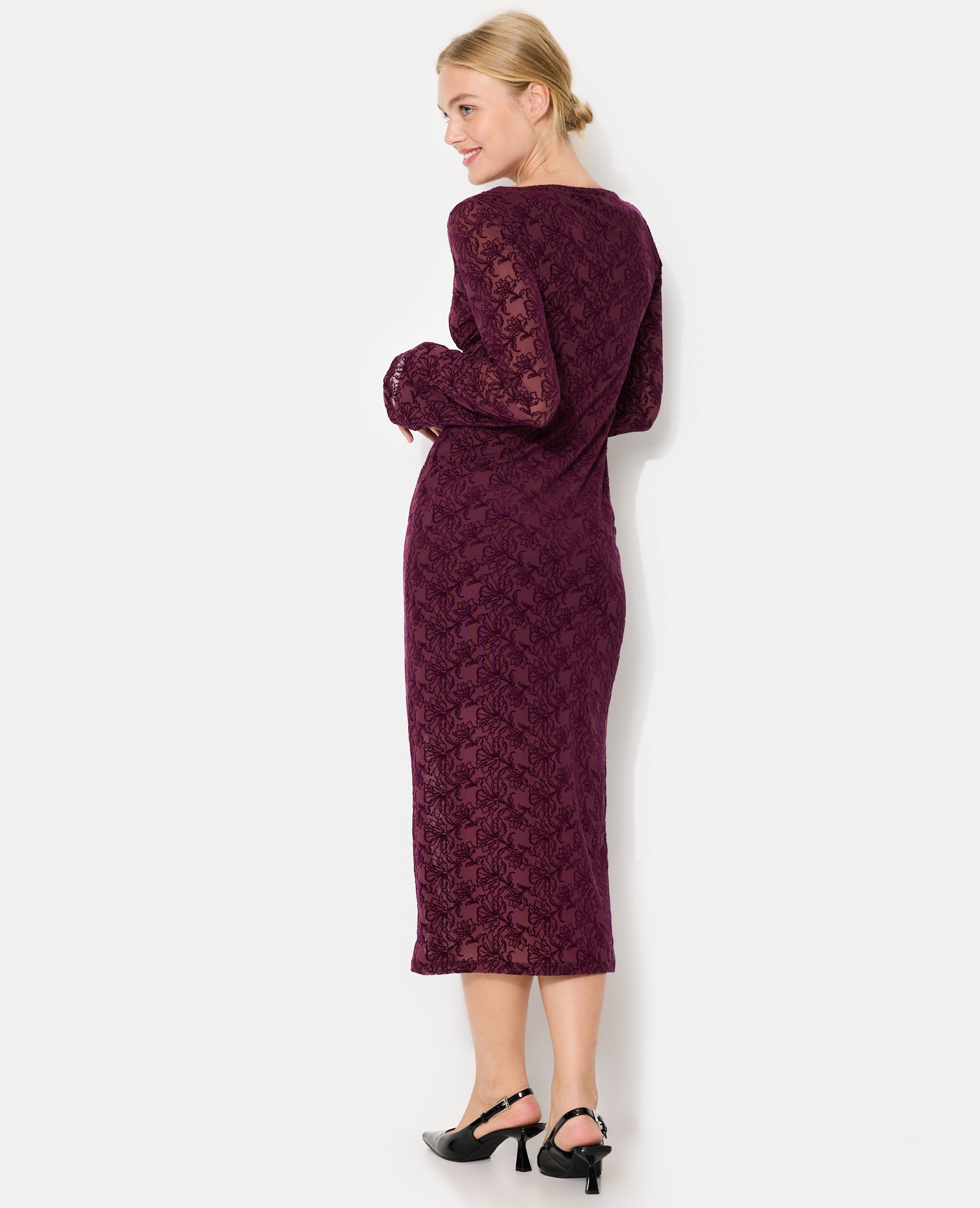 Robe longue en résille avec motifs fleurs en velours