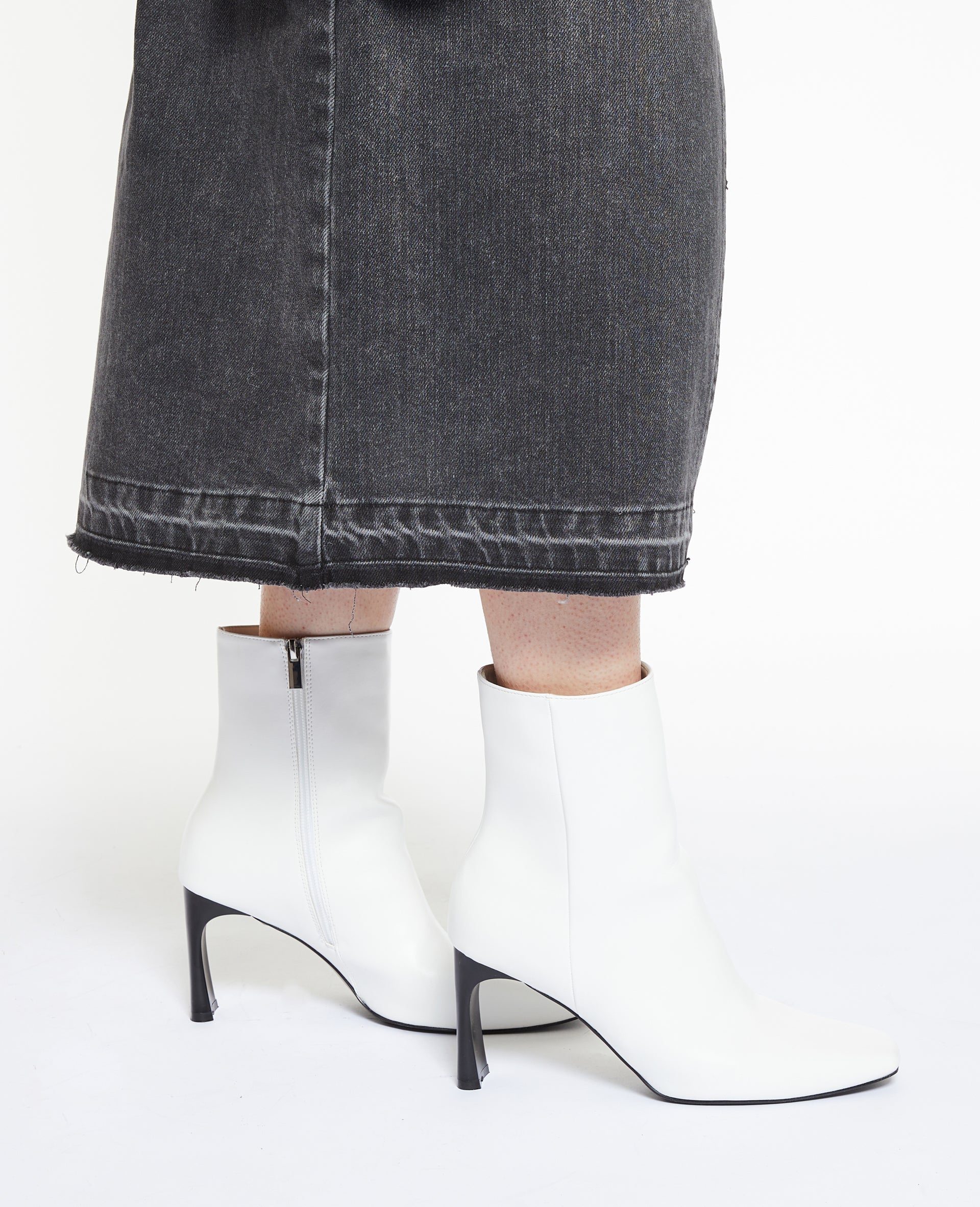 Boots avec talon fin et plat