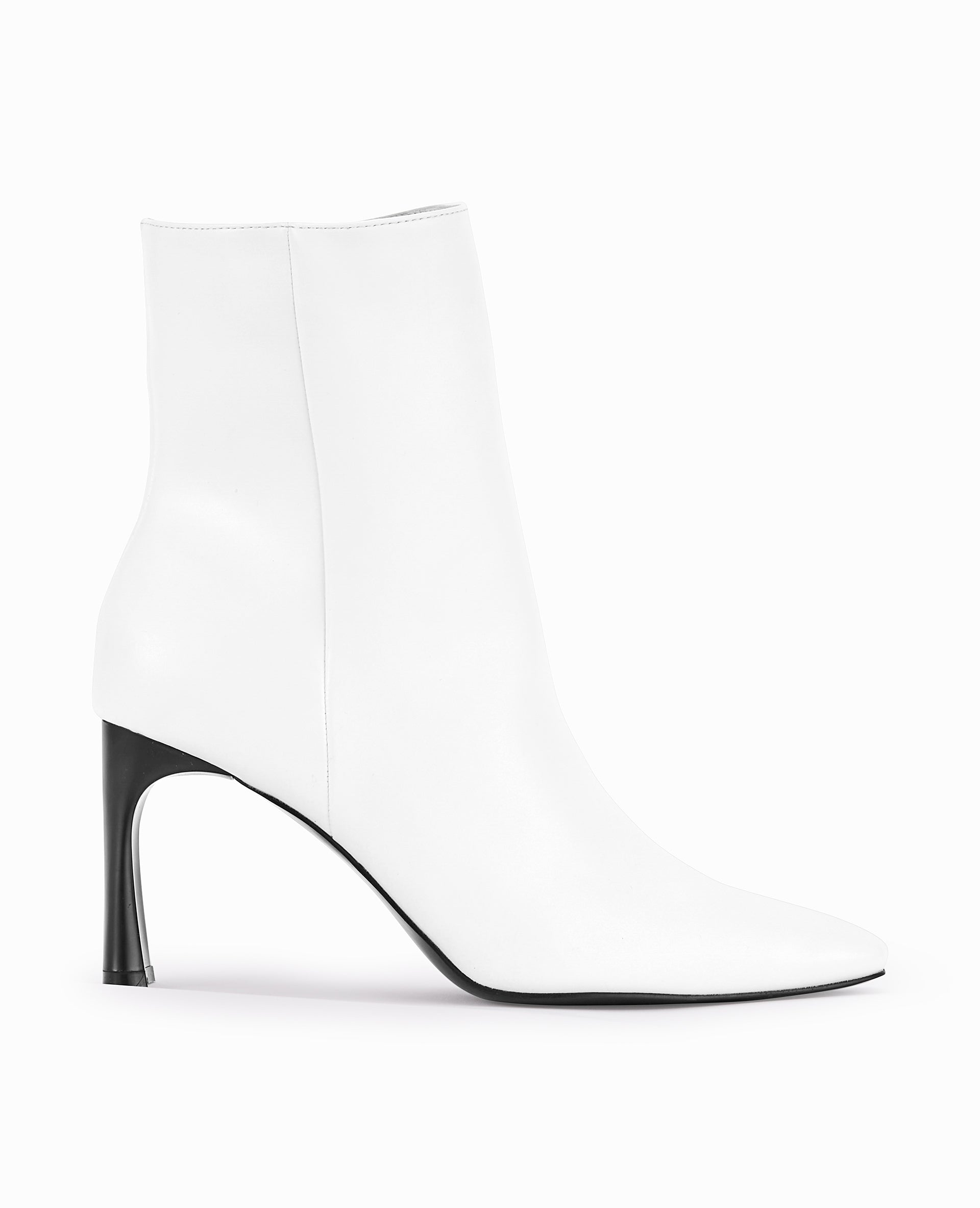 Boots avec talon fin et plat