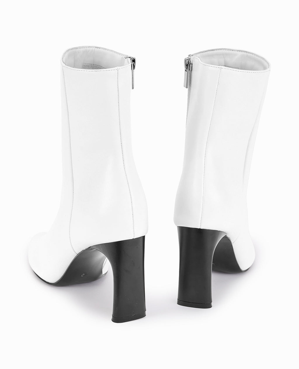 Boots avec talon fin et plat