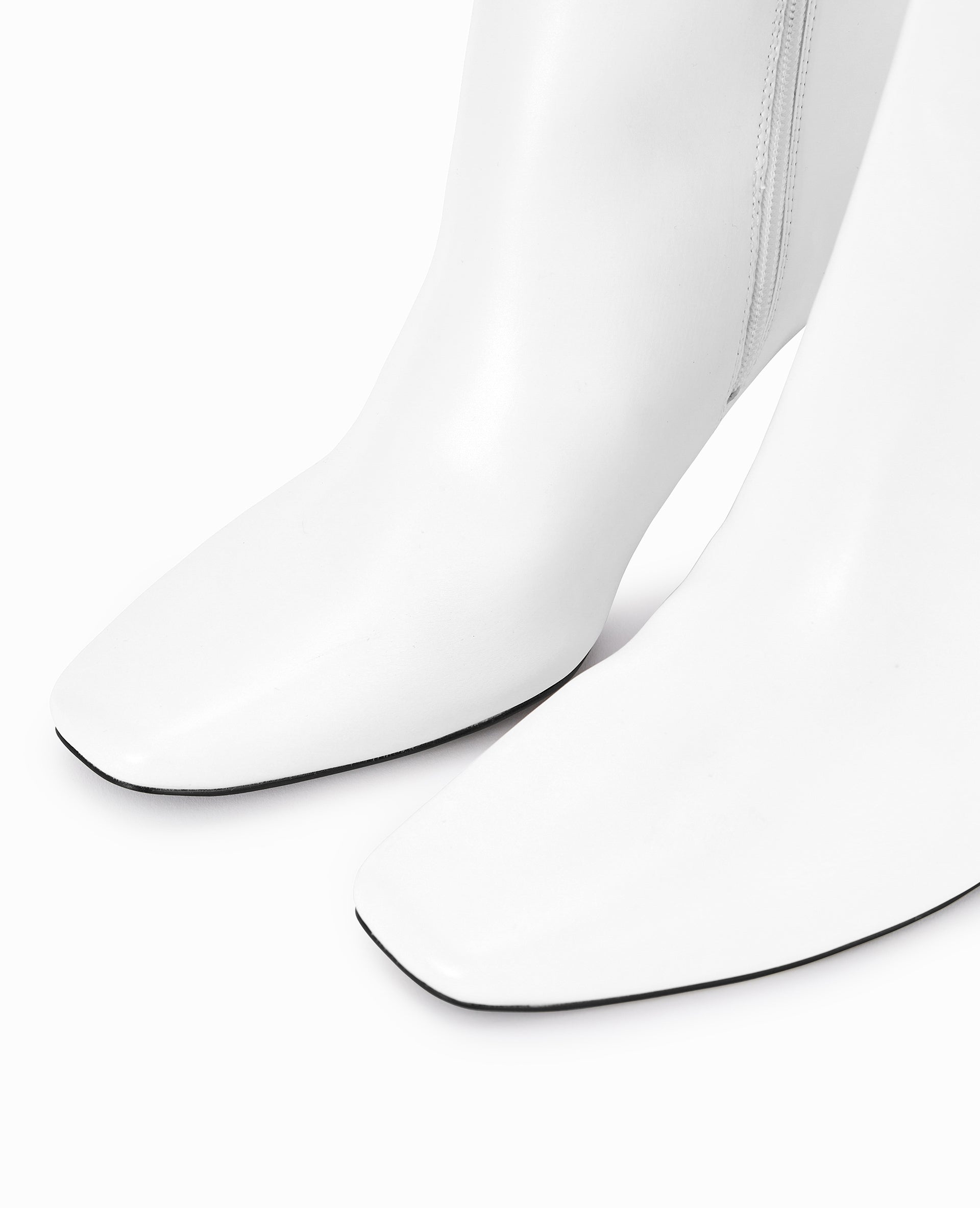Boots avec talon fin et plat