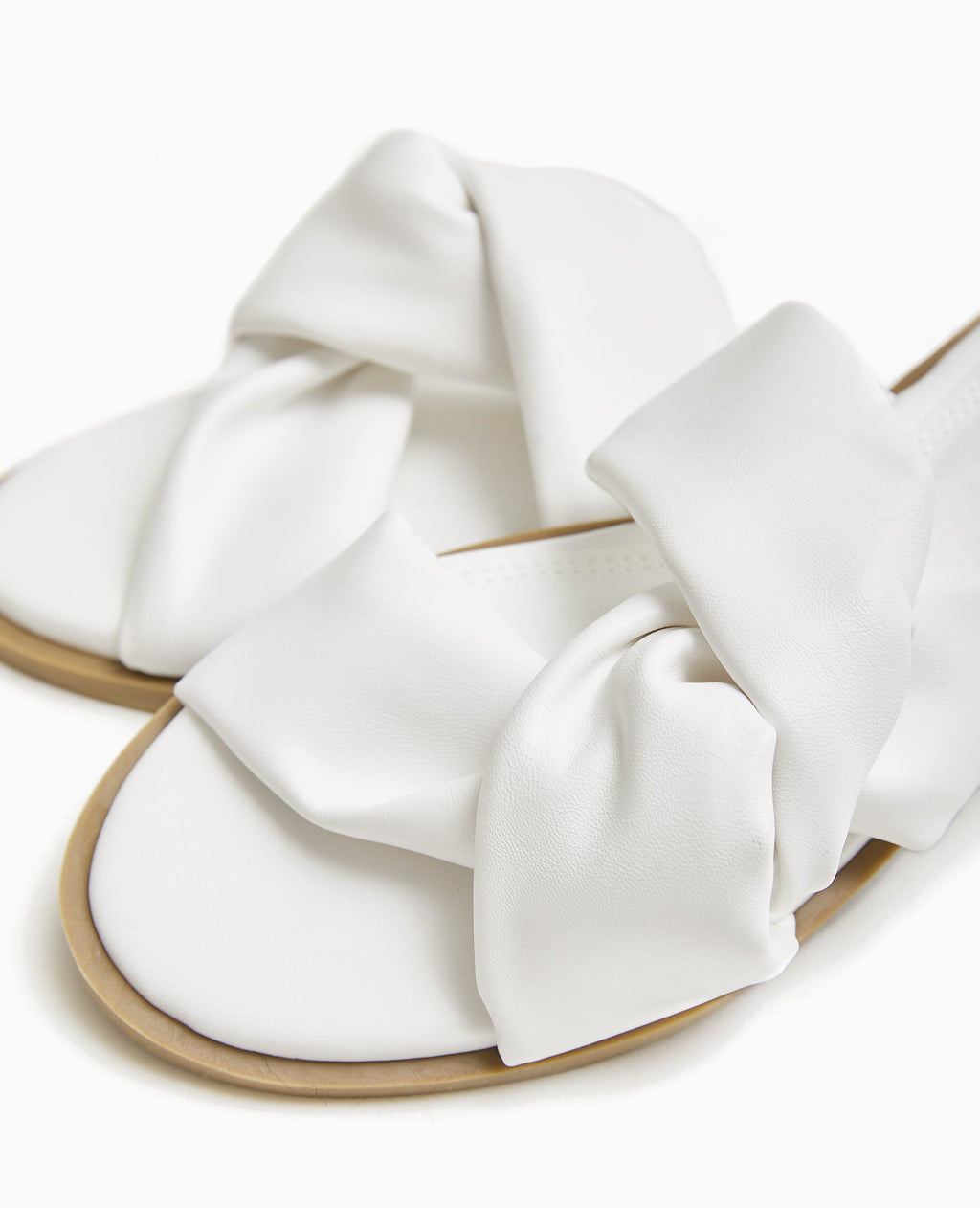 Mules plates avec brides entremêlées