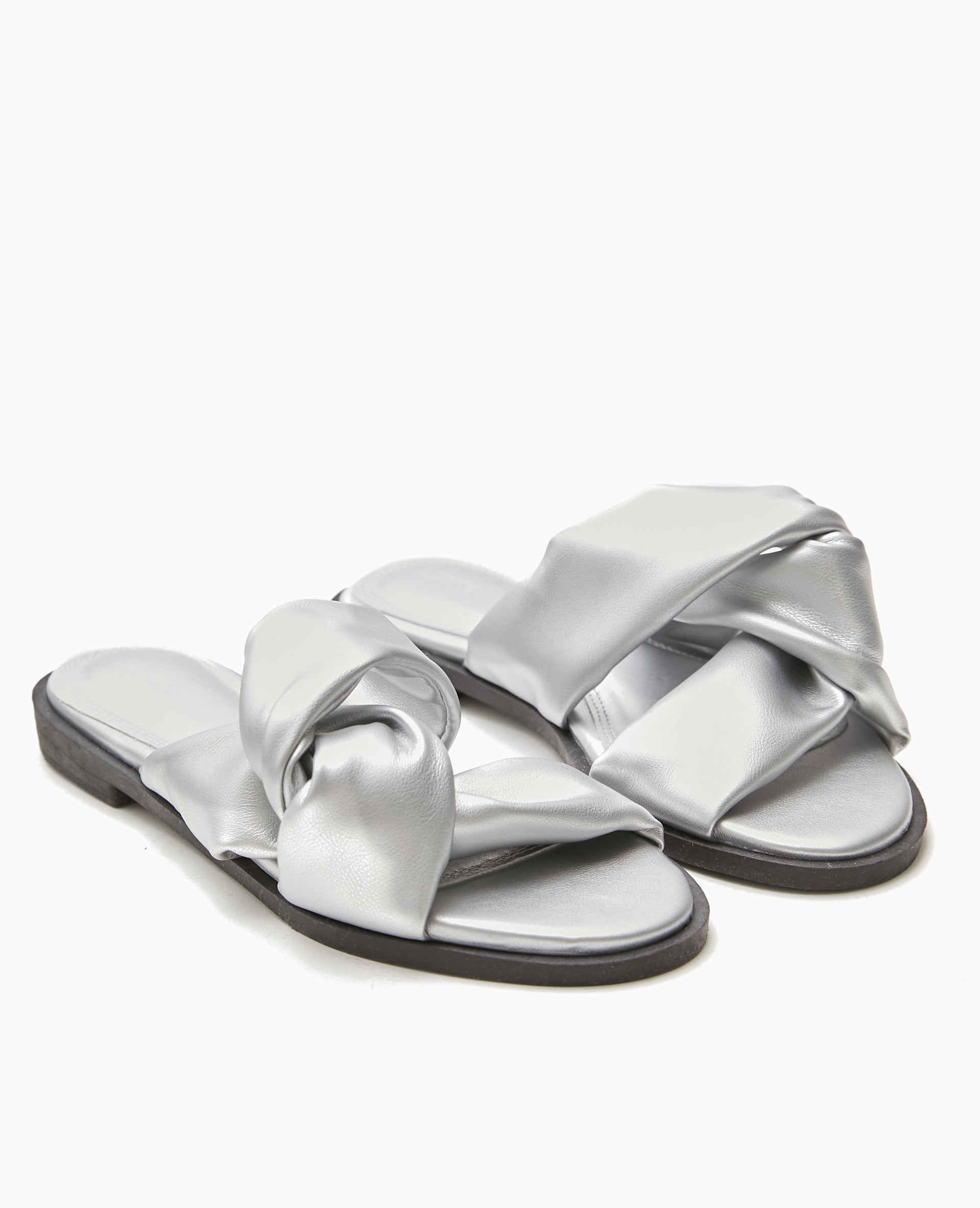 Mules plates avec brides entremêlées