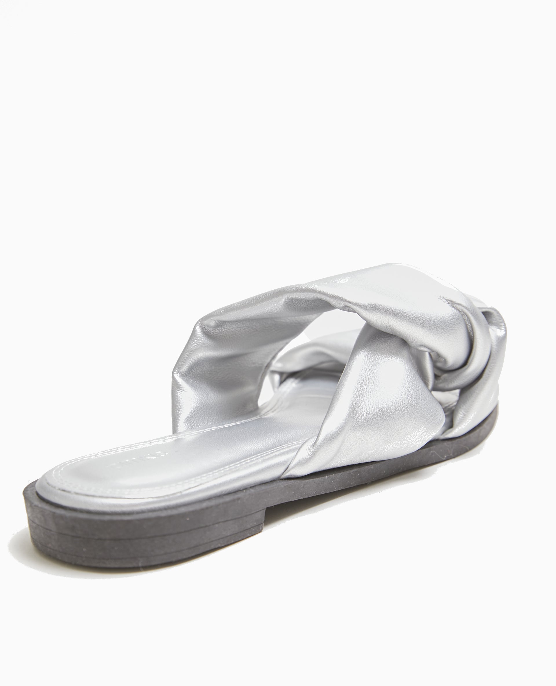 Mules plates avec brides entremêlées