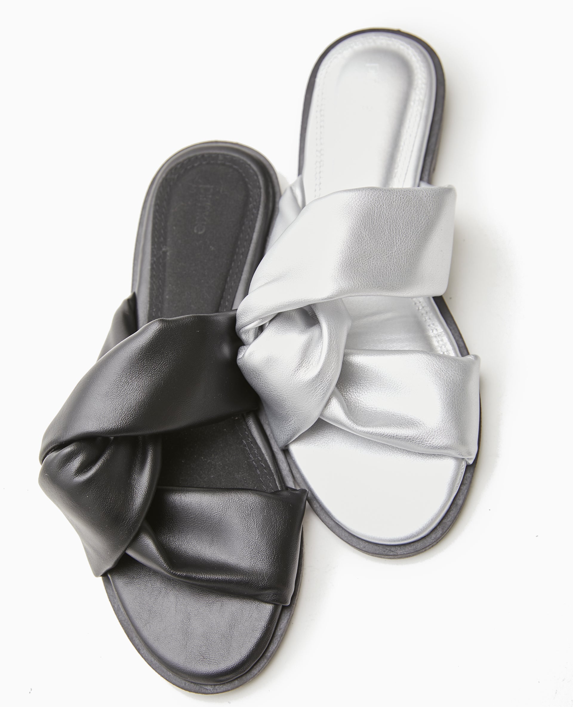 Mules plates avec brides entremêlées