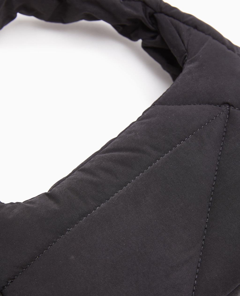 Sac effet matelassé porté épaule