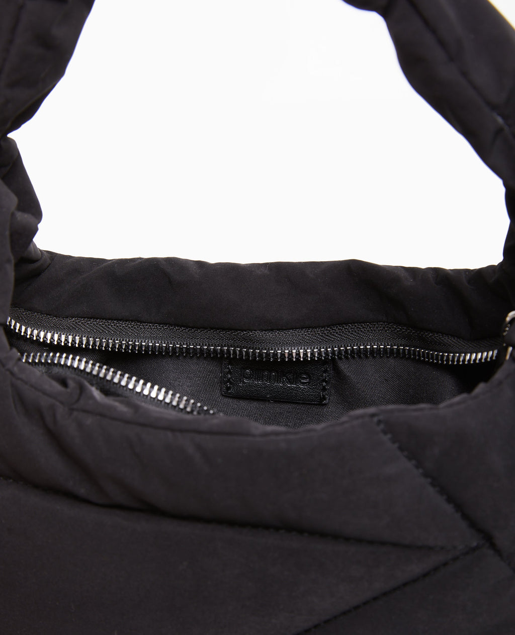 Sac effet matelassé porté épaule