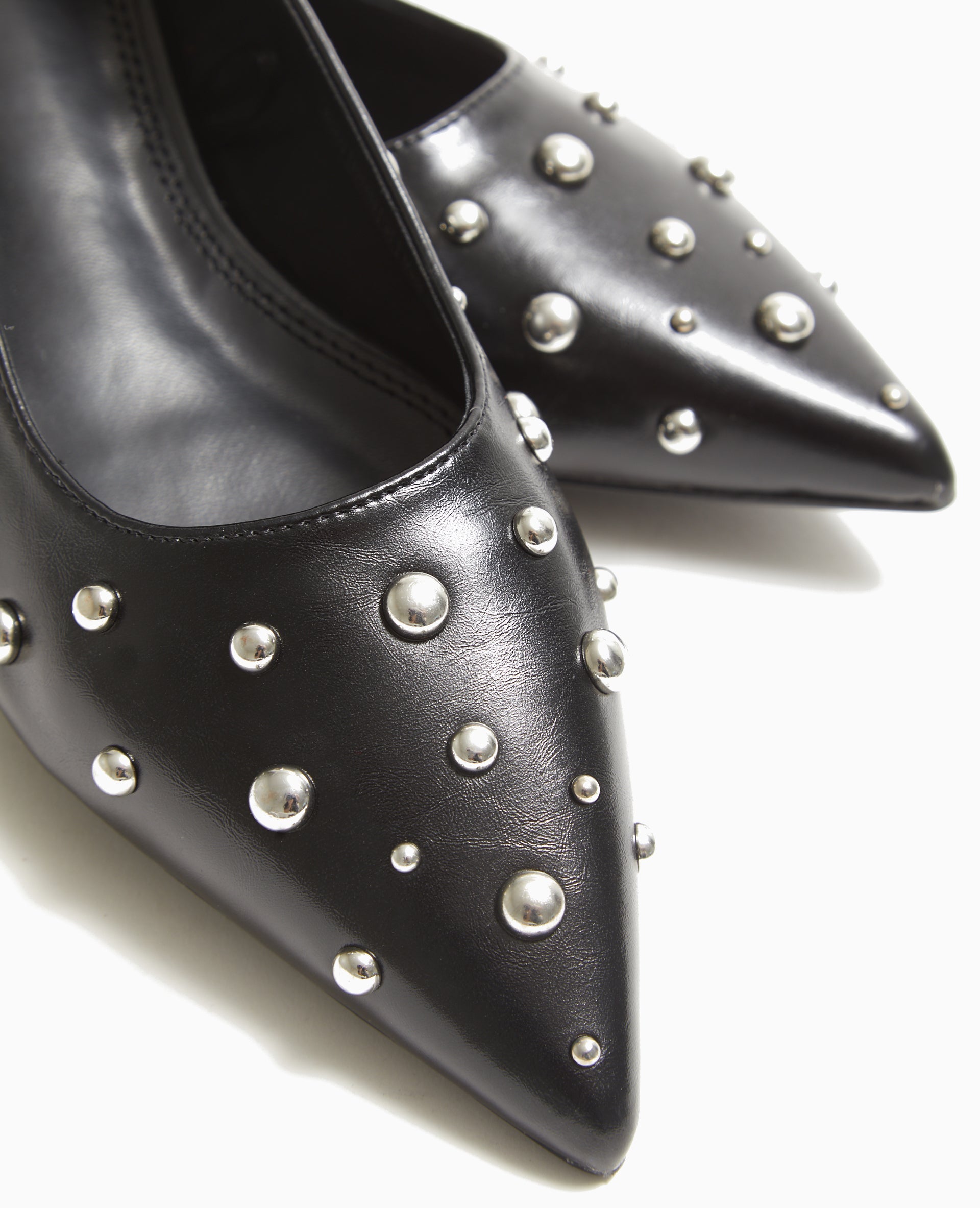 Ballerines pointues avec clous