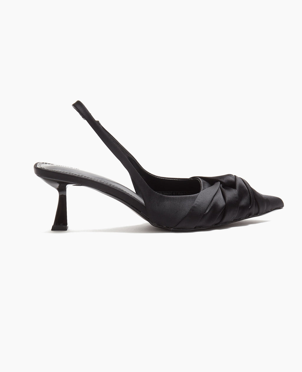 Escarpins en satin bouts pointus talons ouverts