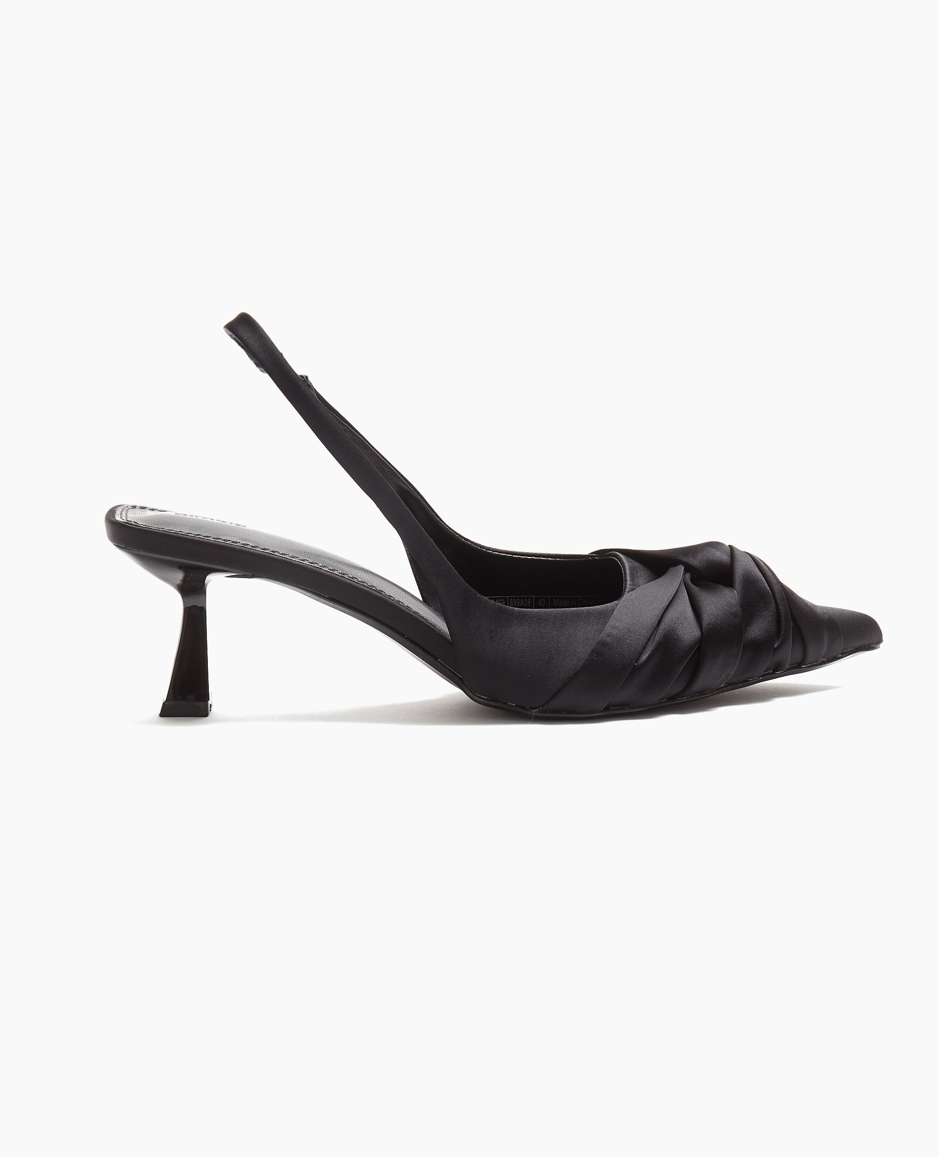 Escarpins en satin bouts pointus talons ouverts