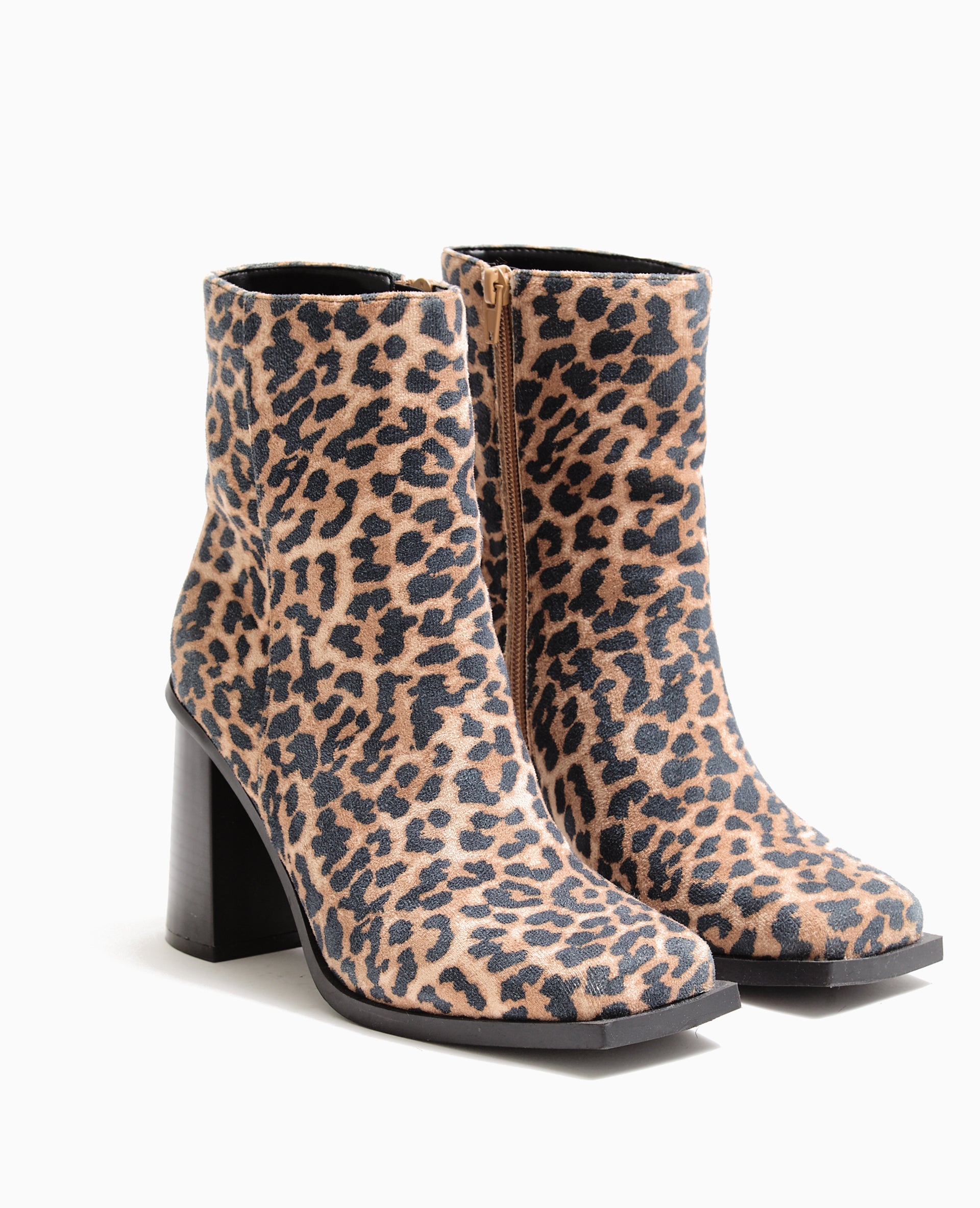 Boots à talons bouts carrés motif léopard