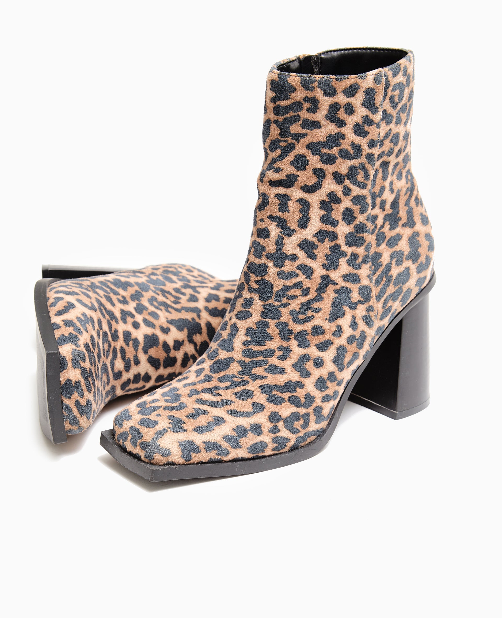 Boots à talons bouts carrés motif léopard