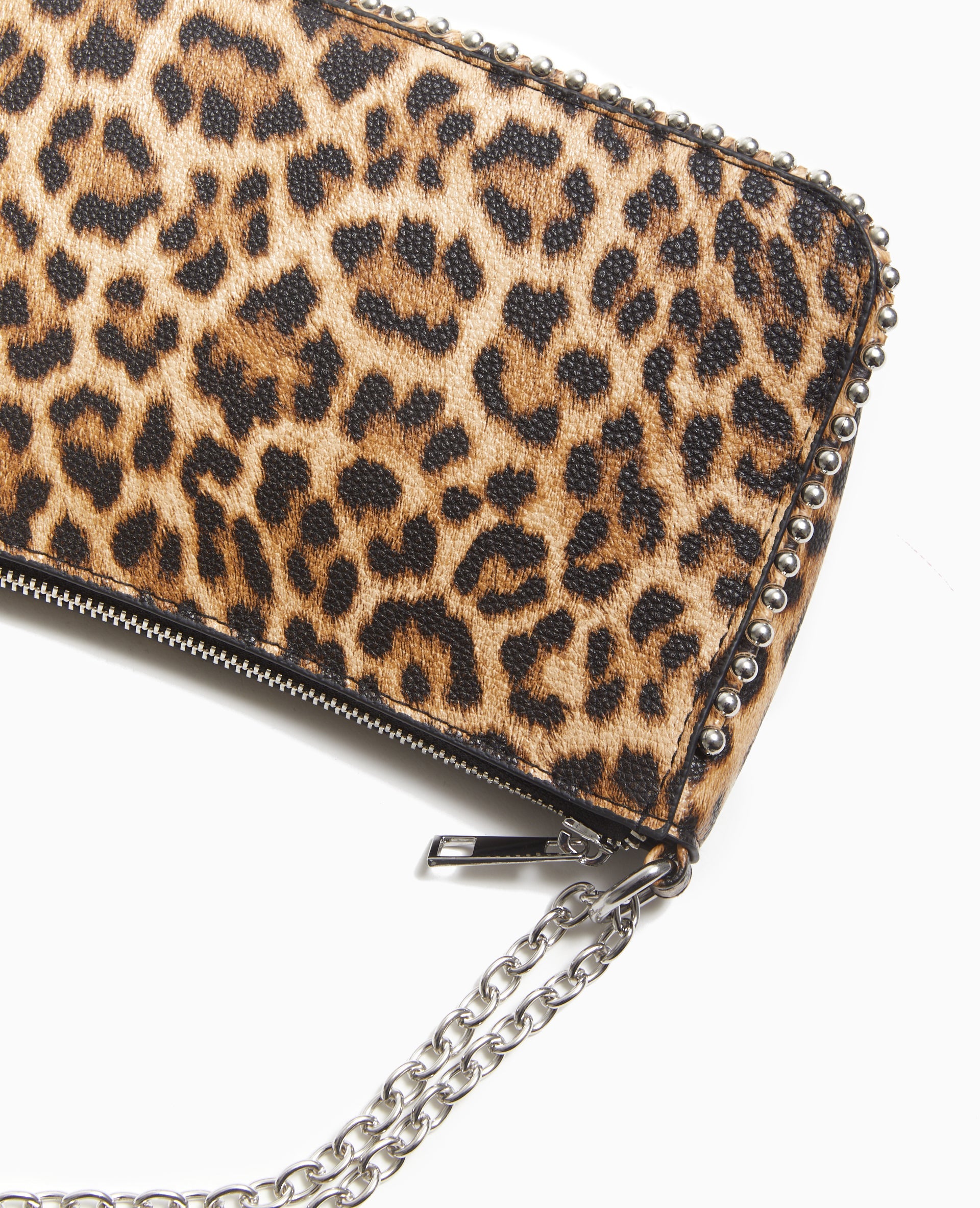 Sac pochette motif léopard avec chaînette et clous