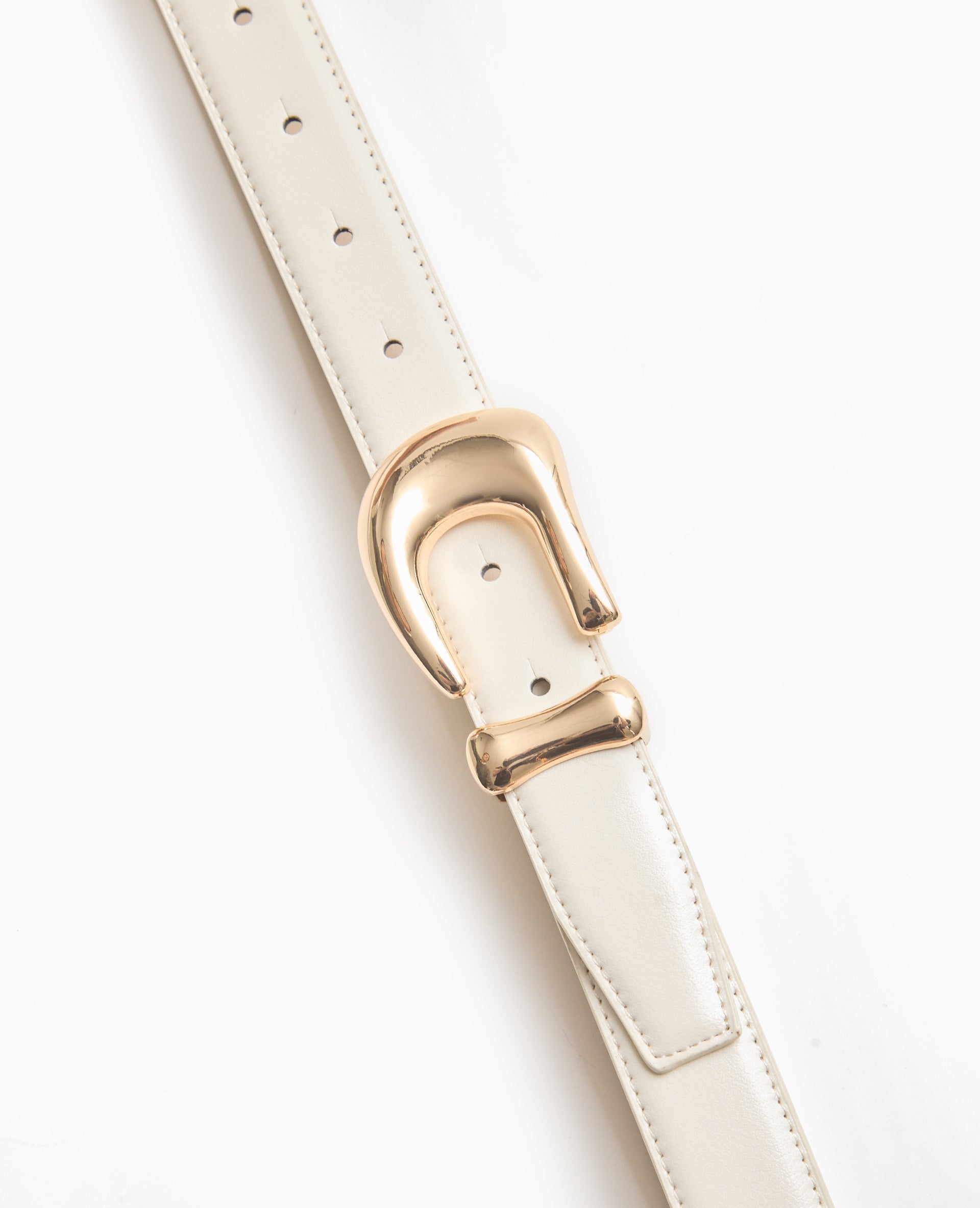 Ceinture avec boucle dorée
