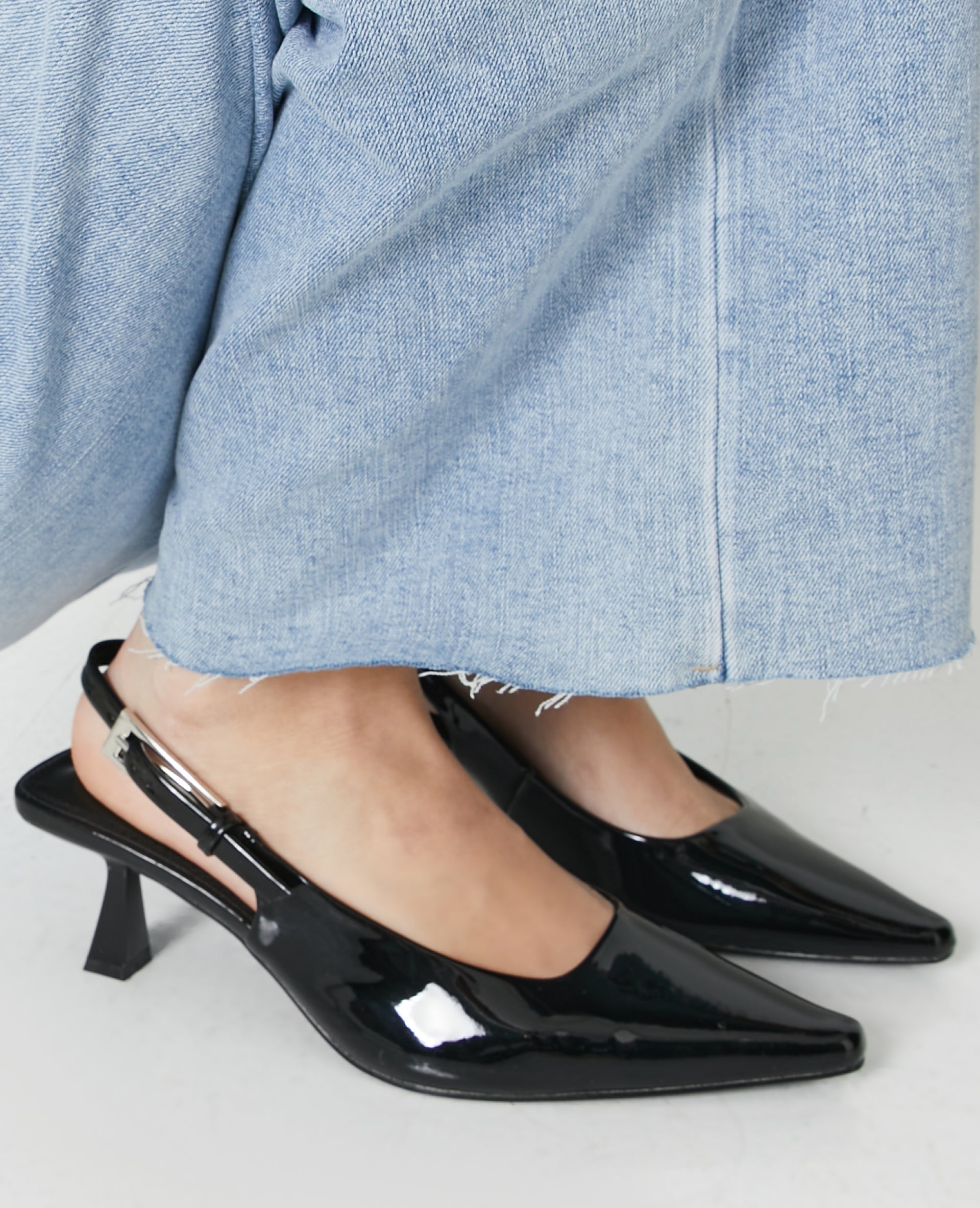 Escarpins ouverts bouts pointus talons bobines