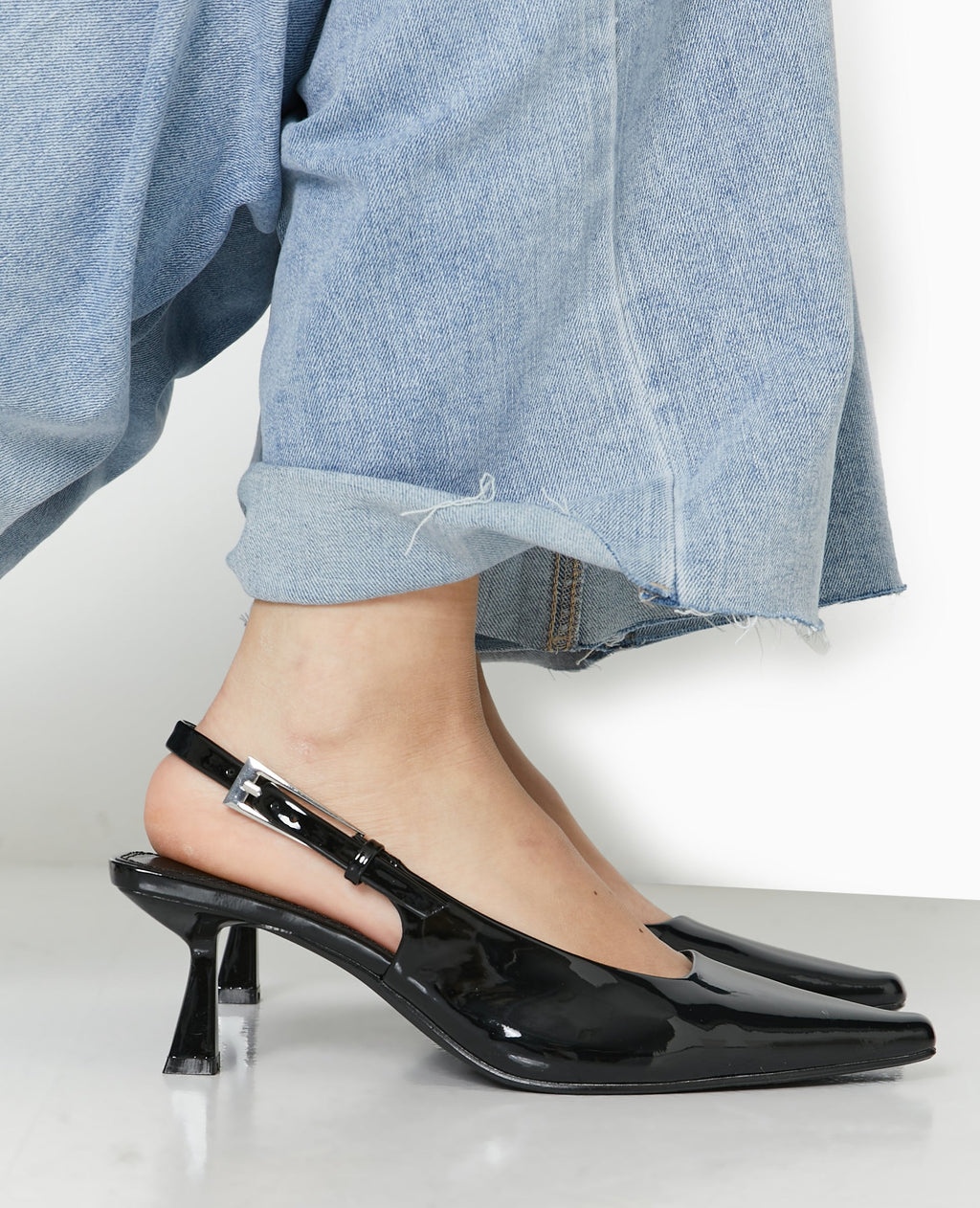 Escarpins ouverts bouts pointus talons bobines