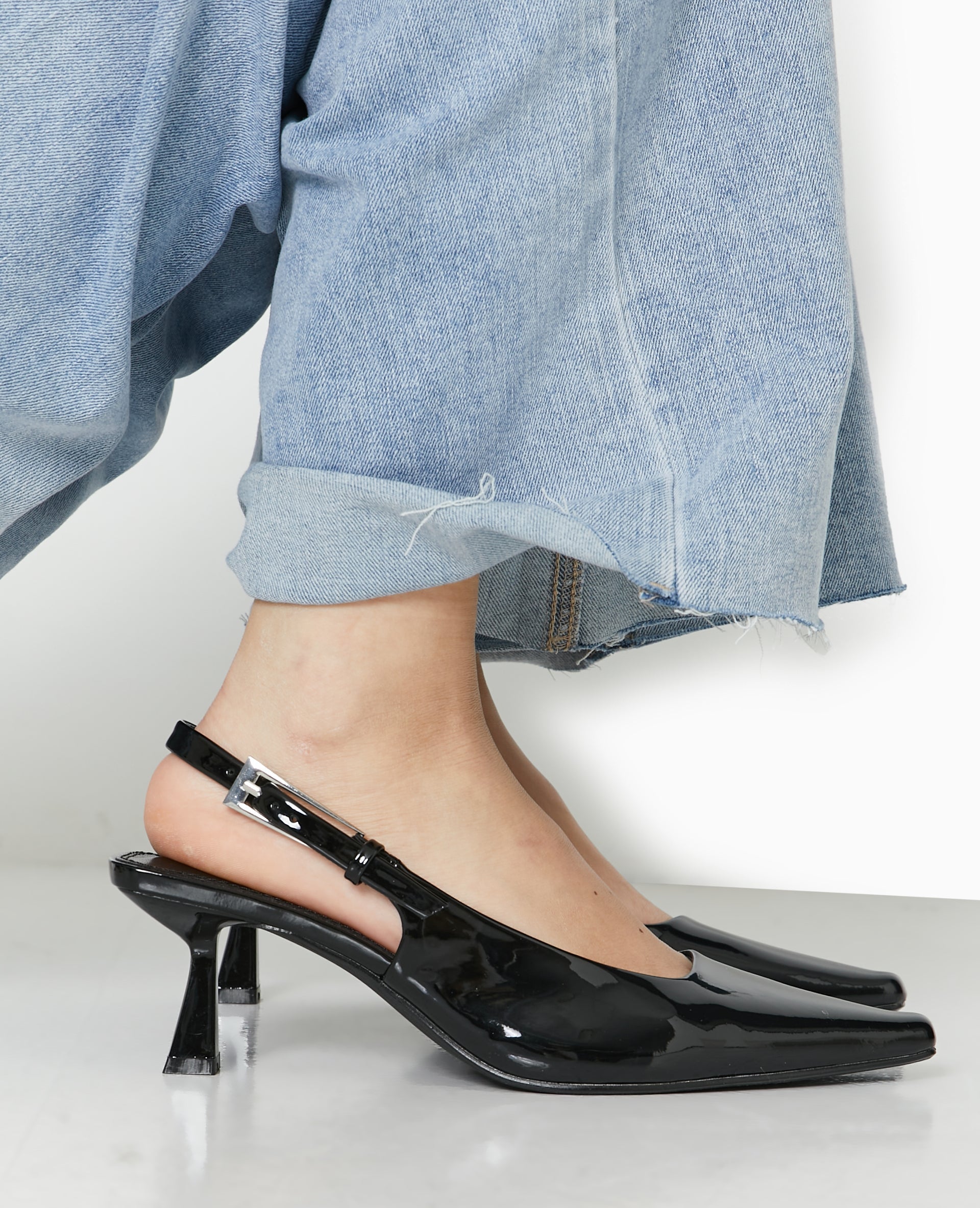 Escarpins ouverts bouts pointus talons bobines