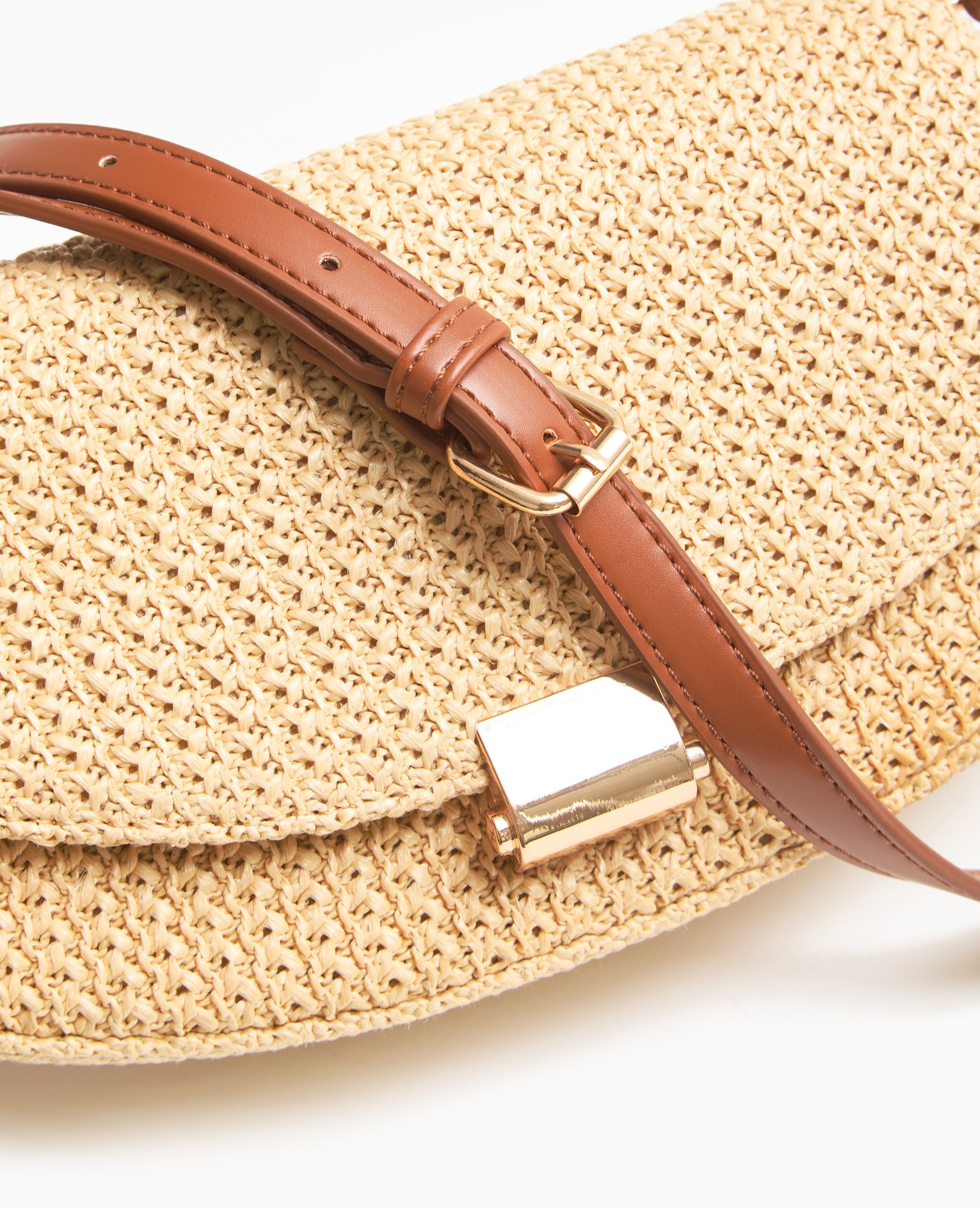 Sac boxy en raphia