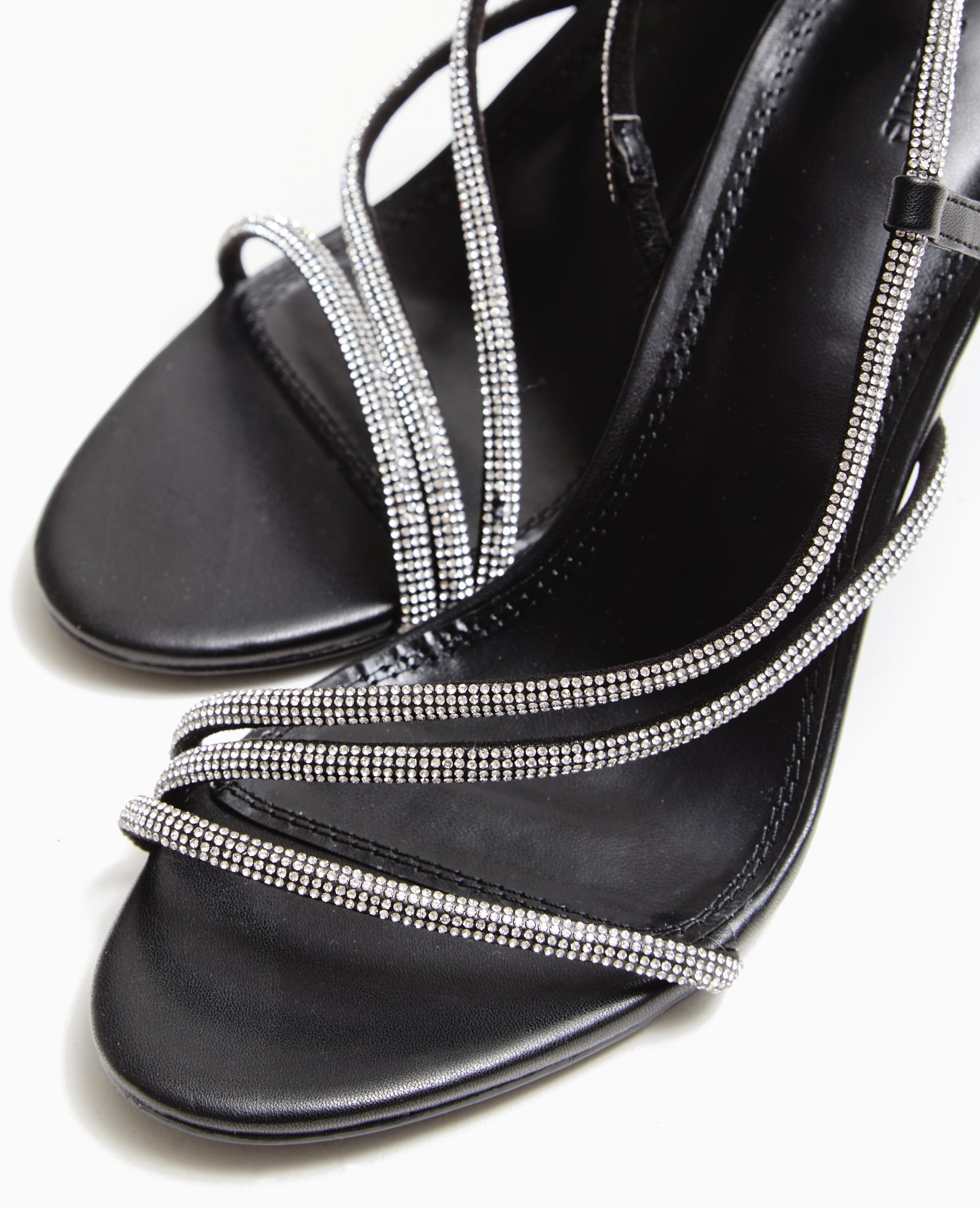 Sandales à talon avec brides strass