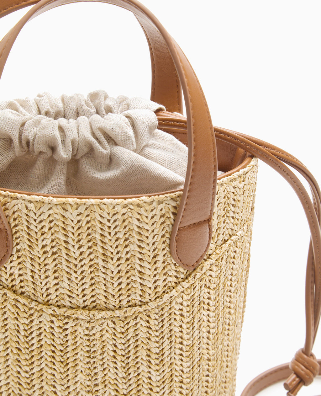 Sac seau en raphia