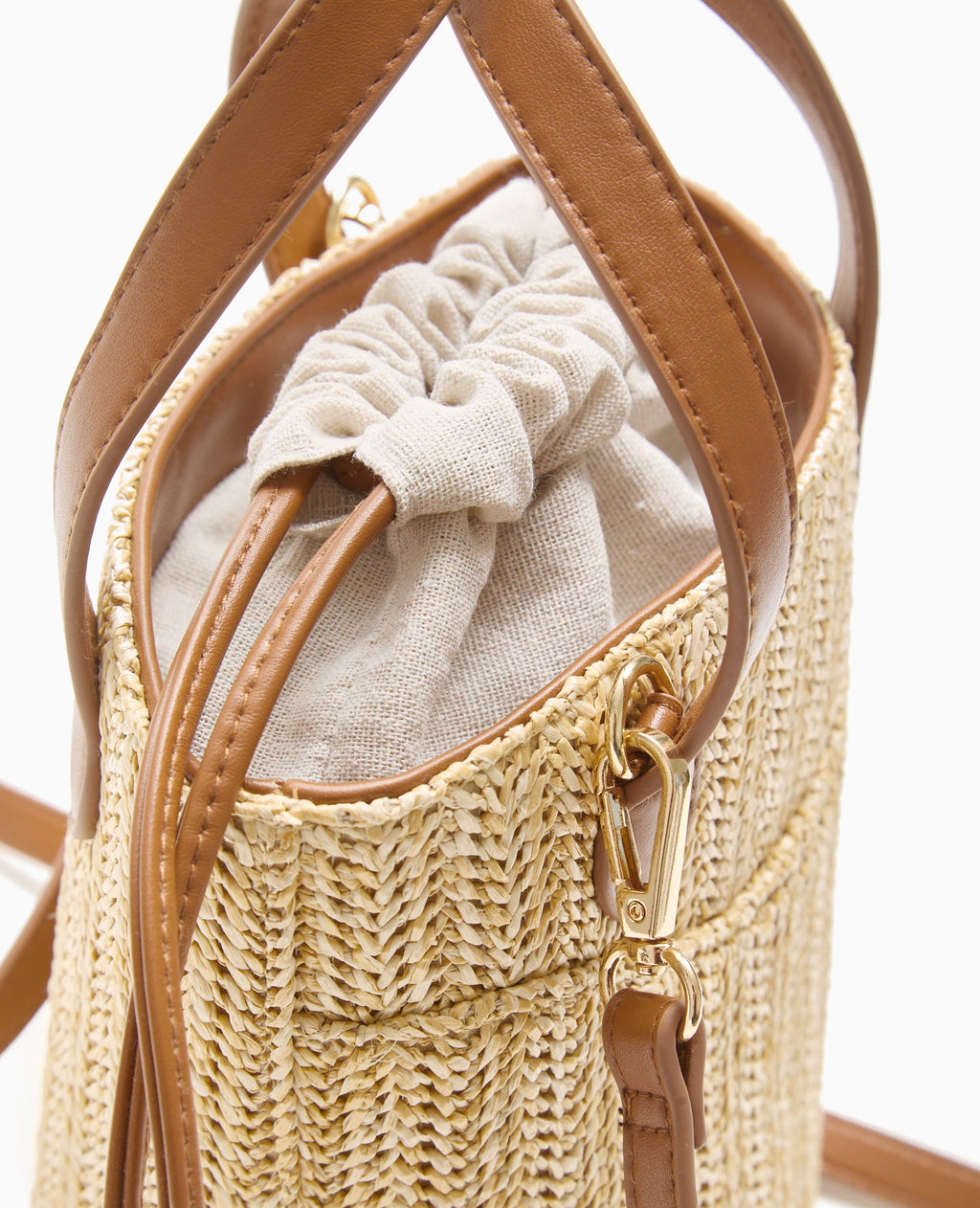 Sac seau en raphia