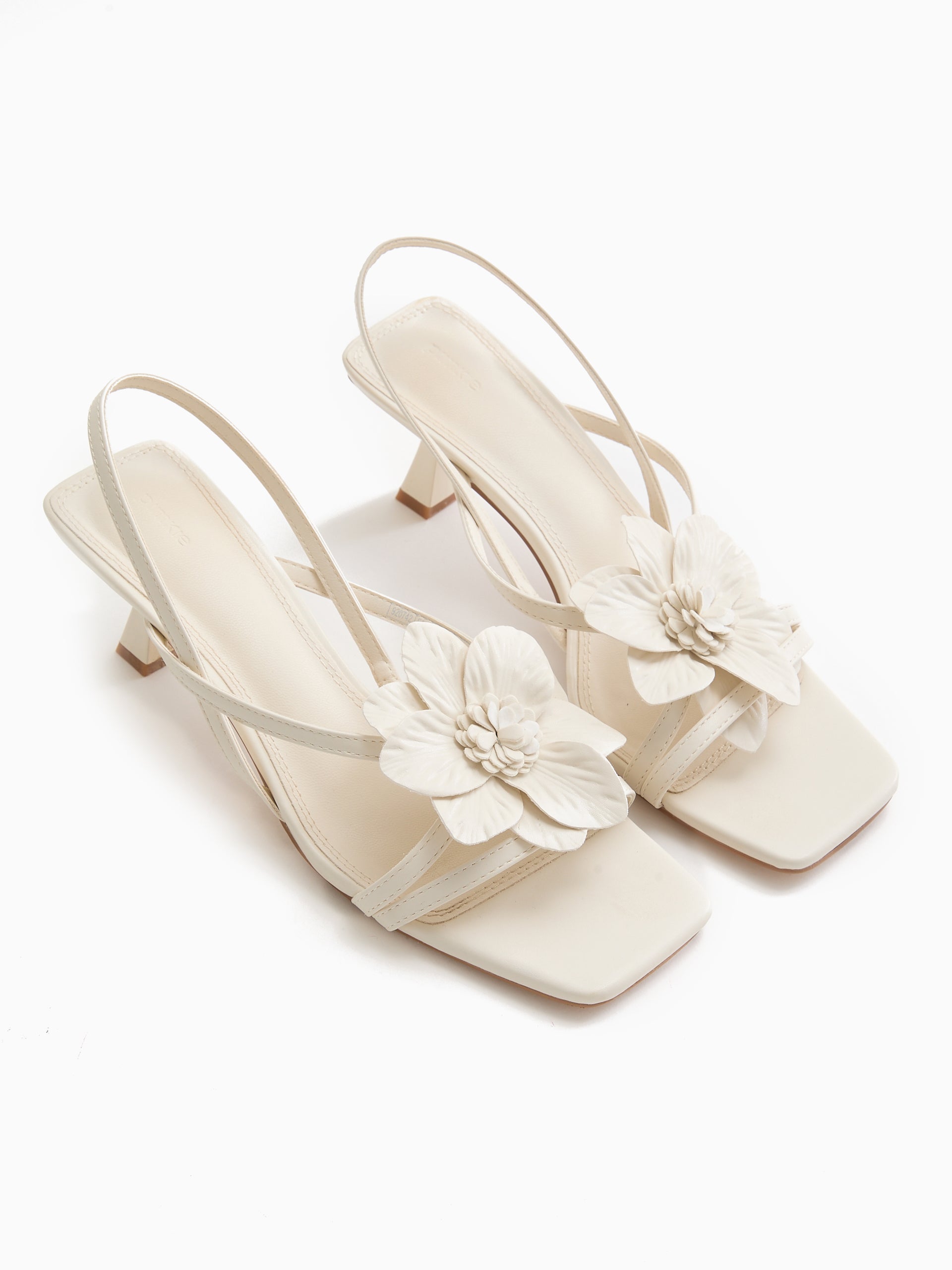 Sandales à talon avec fleur